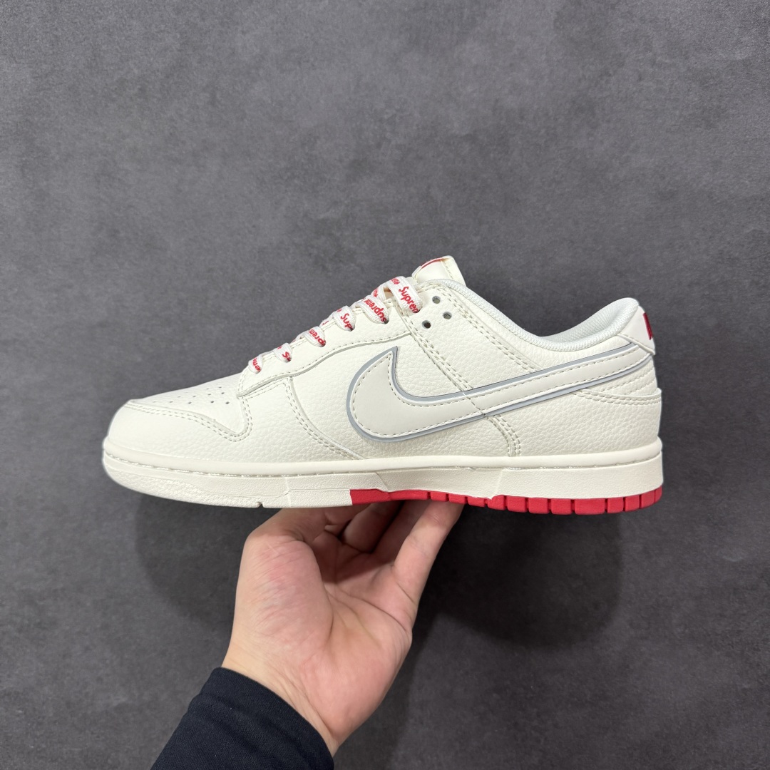 图片[2]-【定制版】Nike SB Dunk Low Supreme联名 双拼米红 周年高端定制 低帮休闲板鞋 XX3168-191  #定制鞋盒 大厂纯原品质出货 超高清洁度 皮料切割干净无任何毛边 细节完美   尺码：36 36.5 37.5 38 38.5 39 40 40.5 41 42 42.5 43 44 44.5 45-选品中心