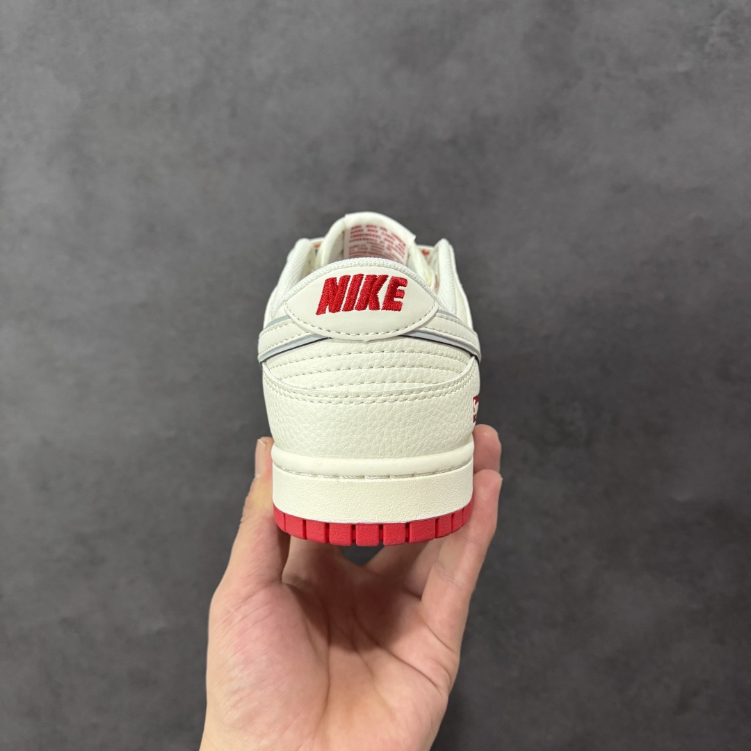 图片[4]-【定制版】Nike SB Dunk Low Supreme联名 双拼米红 周年高端定制 低帮休闲板鞋 XX3168-191  #定制鞋盒 大厂纯原品质出货 超高清洁度 皮料切割干净无任何毛边 细节完美   尺码：36 36.5 37.5 38 38.5 39 40 40.5 41 42 42.5 43 44 44.5 45-选品中心