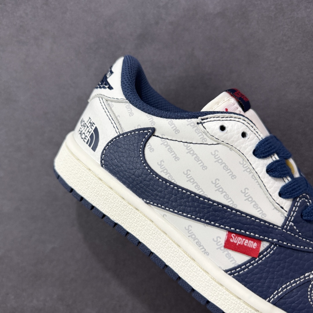 图片[6]-【定制版】Travis Scott x Fragment Design x Air Jordan 1 Low OG SP AJ1 乔1 三方联名 奶白深蓝 低帮文化休闲板鞋 XZ5749-009  #多方联名合作融合了Travis Scott 独特的音乐风格，藤原浩个性的设计风格以及Jordan品牌的经典元素 使其成为一双具有独特身份和价值的鞋子 清新而立体的外观加上联名标识更突出了其独特身份 这种配色方案显示出活力和时尚感 在视觉上引人注目 鞋身的质感和细腻的细节处理使其显得高端而格调十足 这款“倒钩”联名是设计与创意完美结合 融合多方的个性风格是一款备受瞩目的潮流鞋款  尺码：36 36.5 37.5 38 38.5 39 40 40.5 41 42 42.5 43 44 44.5 45-选品中心