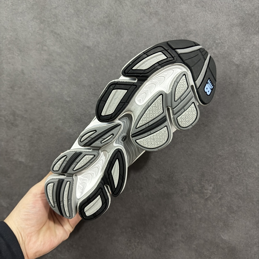 图片[9]-【纯原C版】New Balance 新百伦 NB2000 网面休闲鞋 复古还要机能，NB官方重磅新品。一款融合复古设计与现代科技的跑鞋，以其经典的造型和舒适脚感，成为2025年复古潮流爱好的推荐单品。 极具视觉冲击力的5根ABZORB单元，以及无缝鞋面的设计，加上3M反光材质的装饰，比之前推出的9060系列更夸张，更具未来感。 货号：U2000AA 尺码：36-45-选品中心