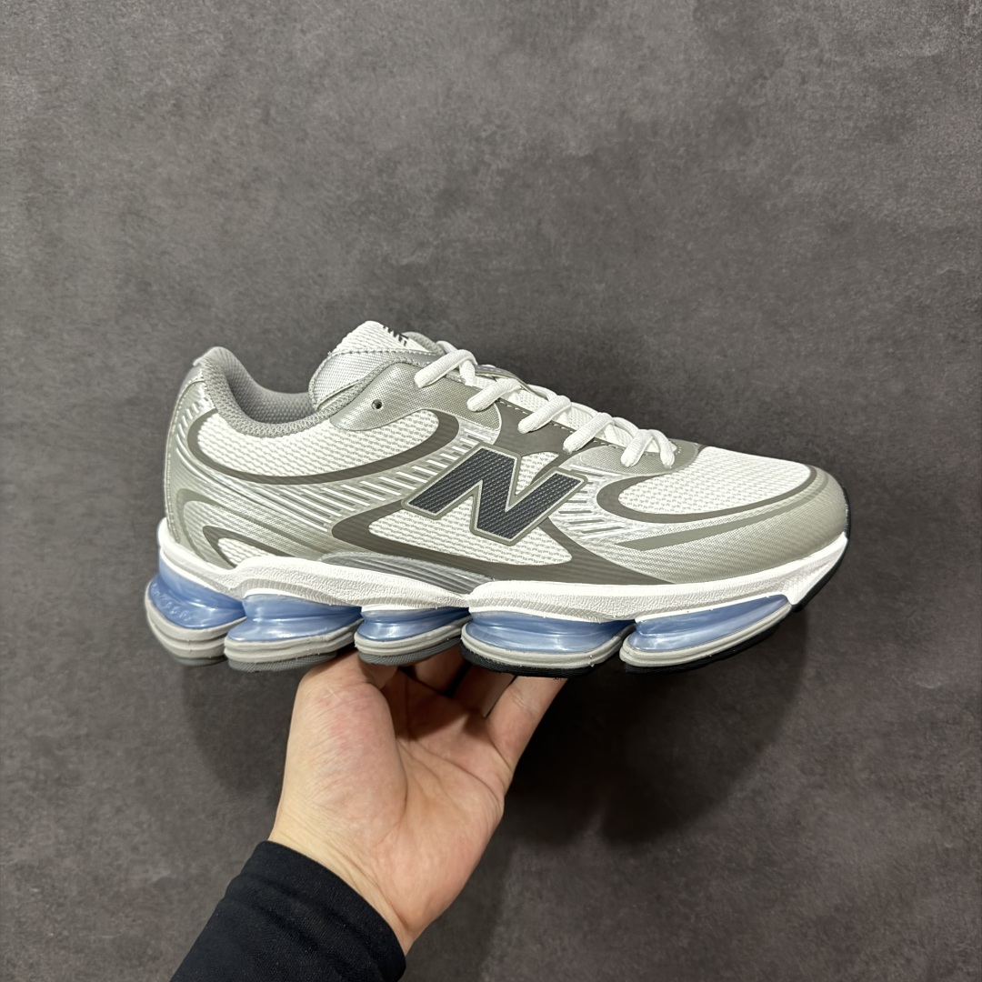 【纯原C版】New Balance 新百伦 NB2000 网面休闲鞋 复古还要机能,NB官方重磅新品。一款融合复古设计与现代科技的跑鞋,以其经典的造型和舒适脚感,成为2025年复古潮流爱好的推荐单品。 极具视觉冲击力的5根ABZORB单元,以及无缝鞋面的设计,加上3M反光材质的装饰,比之前推出的9060系列更夸张,更具未来感。 货号:U2000AA 尺码:36-45-选品中心