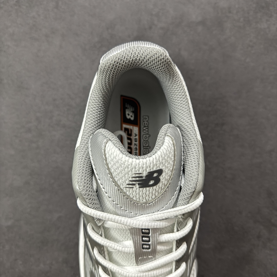 图片[7]-【纯原C版】New Balance 新百伦 NB2000 网面休闲鞋 复古还要机能，NB官方重磅新品。一款融合复古设计与现代科技的跑鞋，以其经典的造型和舒适脚感，成为2025年复古潮流爱好的推荐单品。 极具视觉冲击力的5根ABZORB单元，以及无缝鞋面的设计，加上3M反光材质的装饰，比之前推出的9060系列更夸张，更具未来感。 货号：U2000AA 尺码：36-45-选品中心