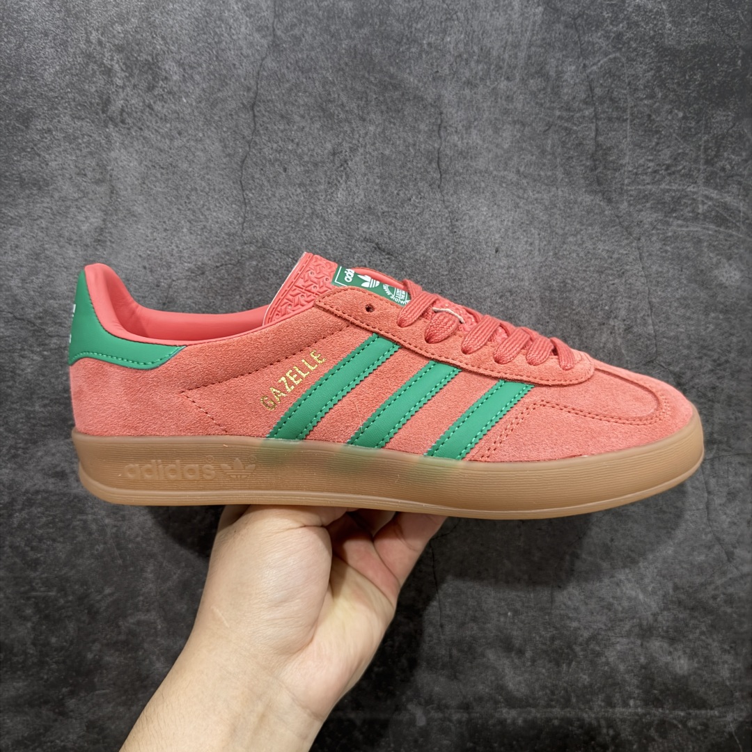 【正确版】adidas Originals Gazelle INdoor 三叶草休闲防滑耐磨低帮板鞋 鞋头出色设计 塑就出众贴合感 稳固的后跟贴合足部曲线设计 软弹舒适 不易磨脚 橡胶鞋底配合防滑纹路设计 平稳抓地 货号:JH5407 尺码:35 36 36.5 37 38 38.5 39 40 40.5 41 42 42.5 43 44 44.5 45-选品中心