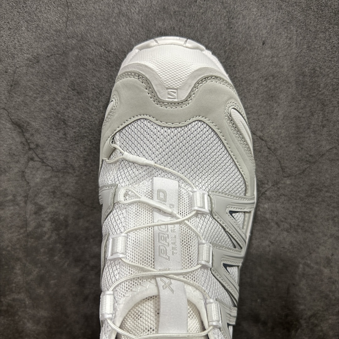 图片[5]-【PK版本】全新版本出货 纯原大厂出品 萨洛蒙 Salomon XA PRO 3D 户外轻便机能鞋 475777 纯原外贸平台特供订单 耗时半年巨作 全套原纸板楦头开发 原厂特供网布配套加持 确保原汁原味 完美呈现版型 原档数据独家私模五层组合大底 男女鞋同步官方开发至46.5 原装Ortholite轻量化鞋垫 中底布带钢印编号 原厂TPU锁扣 进口港宝加持 后跟自然饱满 还原公司包裹性 鞋面以“锯齿”状的包裹系统呈现 在基色底之下加入了各种色点缀 将公司的最新技术和时尚前卫的造型融入耐用的长跑款式中 鞋面由 TPU 薄膜制成 并焊接在高耐磨网眼上 使其既时尚又坚固 由 ACS底盘支撑 可增强稳定性和支撑力 以及由橡胶凸耳 Contragrip外底覆盖的 EVA 缓冲中底 旨在应对崎岖的地形 鞋舌上的彩色Salomon 标签、Quicklace 系统以及鞋头、鞋舌和鞋跟上的附加品牌使细节更加完美 让穿着者可以轻松驾驭户外与通勤下的任何运动生活场景 无缝鞋身户外随意纵横 颜值与脚感兼备 出街通勤 绝对非常吸睛 你值得拥有 尺码：36 36.5 37 38 38.5 39 40 40.5 41 42 42.5 43 44 44.5 45 46-选品中心