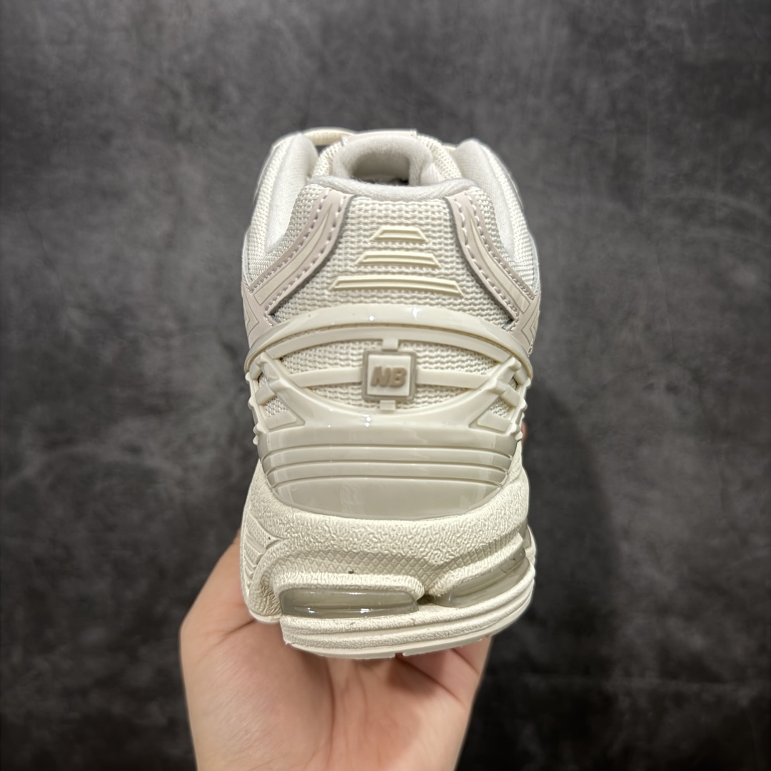 图片[4]-【纯原版】NB新百伦New Balance M1906R U1906RLI 系列复古老爹风休闲运动慢跑鞋 采用轻质牛剖革拼接透气网眼衬垫织物鞋面材质#T-Beam大底提供足步弓支撑，保持步态稳定#后跟搭载外露缓震胶 鞋身整体以各种深浅不一的灰色覆盖，鞋头以淡蓝色调装饰，网眼衬垫通过不规律的色块实现做旧的美感，泛黄的鞋底更是进一步增添了复古气息。 尺码：36 37 37.5 38 38.5 39.5 40 40.5 41.5 42 42.5 43 44 45 46.5-选品中心