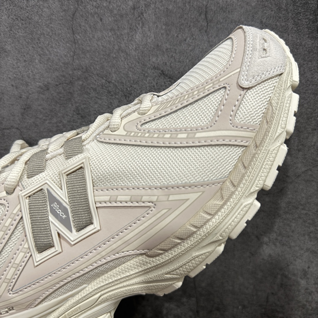 图片[6]-【纯原版】NB新百伦New Balance M1906R U1906RLI 系列复古老爹风休闲运动慢跑鞋 采用轻质牛剖革拼接透气网眼衬垫织物鞋面材质#T-Beam大底提供足步弓支撑，保持步态稳定#后跟搭载外露缓震胶 鞋身整体以各种深浅不一的灰色覆盖，鞋头以淡蓝色调装饰，网眼衬垫通过不规律的色块实现做旧的美感，泛黄的鞋底更是进一步增添了复古气息。 尺码：36 37 37.5 38 38.5 39.5 40 40.5 41.5 42 42.5 43 44 45 46.5-选品中心