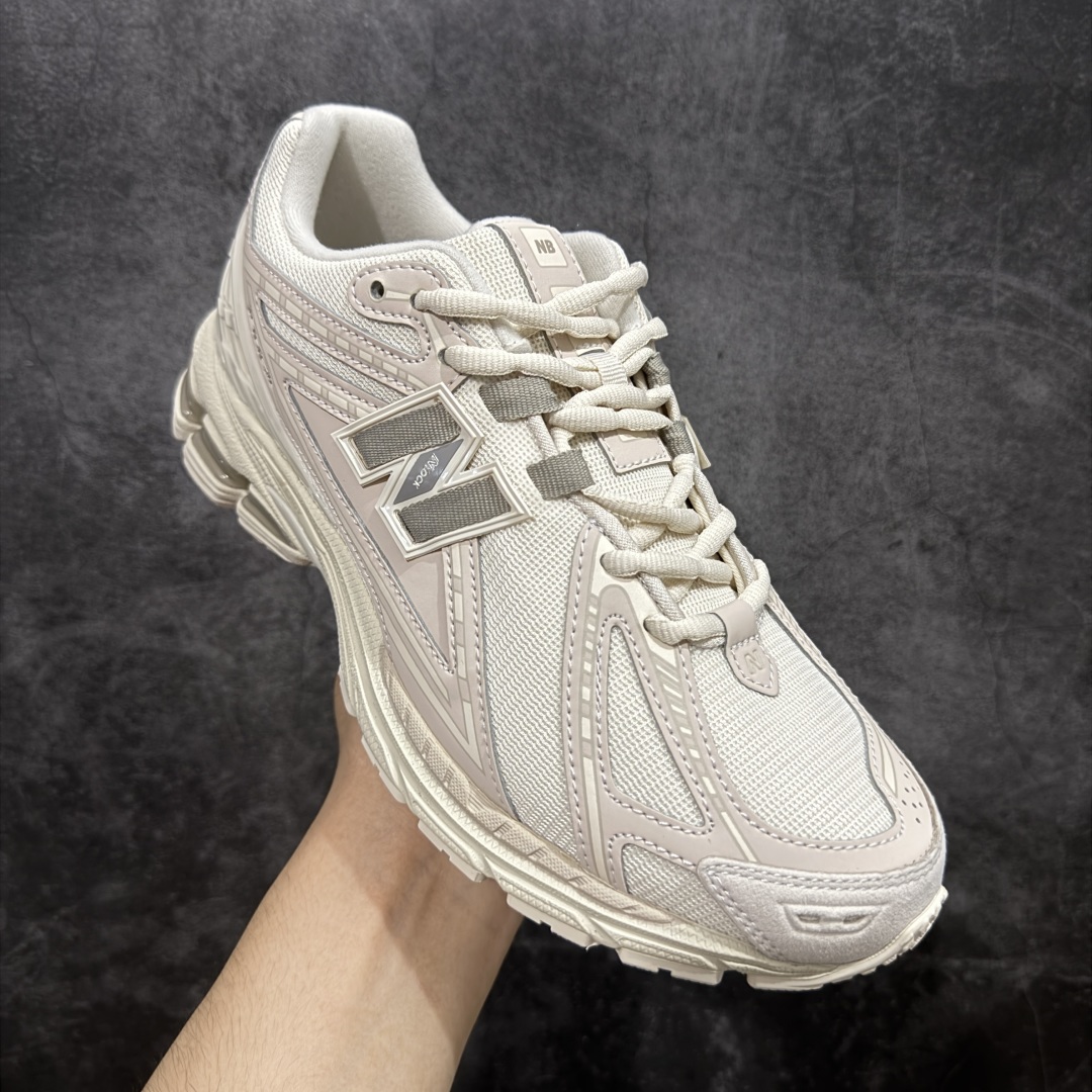 图片[3]-【纯原版】NB新百伦New Balance M1906R U1906RLI 系列复古老爹风休闲运动慢跑鞋 采用轻质牛剖革拼接透气网眼衬垫织物鞋面材质#T-Beam大底提供足步弓支撑，保持步态稳定#后跟搭载外露缓震胶 鞋身整体以各种深浅不一的灰色覆盖，鞋头以淡蓝色调装饰，网眼衬垫通过不规律的色块实现做旧的美感，泛黄的鞋底更是进一步增添了复古气息。 尺码：36 37 37.5 38 38.5 39.5 40 40.5 41.5 42 42.5 43 44 45 46.5-选品中心