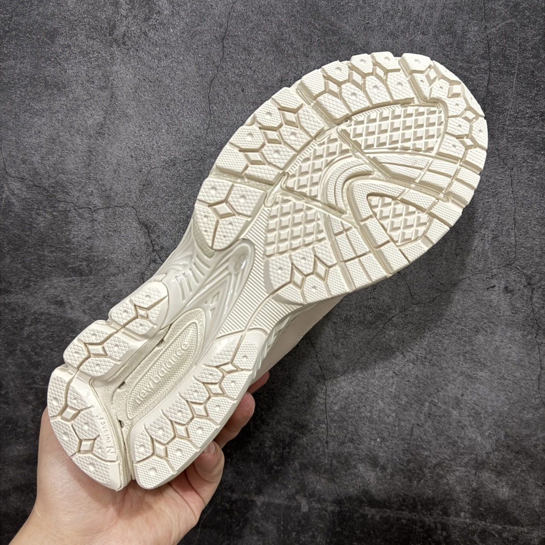 图片[9]-【纯原版】NB新百伦New Balance M1906R U1906RLI 系列复古老爹风休闲运动慢跑鞋 采用轻质牛剖革拼接透气网眼衬垫织物鞋面材质#T-Beam大底提供足步弓支撑，保持步态稳定#后跟搭载外露缓震胶 鞋身整体以各种深浅不一的灰色覆盖，鞋头以淡蓝色调装饰，网眼衬垫通过不规律的色块实现做旧的美感，泛黄的鞋底更是进一步增添了复古气息。 尺码：36 37 37.5 38 38.5 39.5 40 40.5 41.5 42 42.5 43 44 45 46.5-选品中心