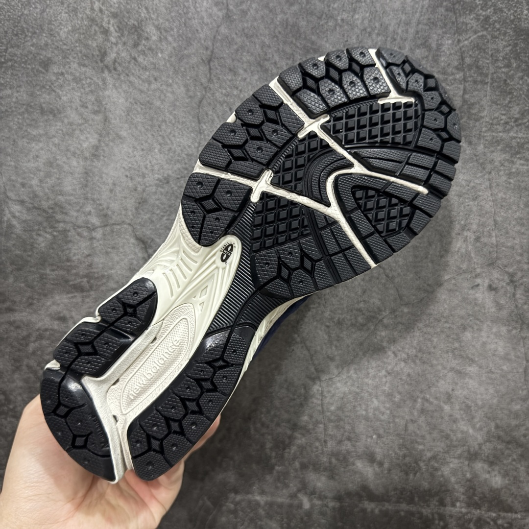 图片[9]-【纯原c版】NB New Balance M2002R 新百伦ML2002RD 蓝白色 全新版本出货 新配色陆续开发出货 品质很好 价格实惠 全套原楦原纸板原厂数据开发 原厂网纱 原装进口皮料 正确绒感卡色 正确中底拉帮中底网布细节 一比一手工擦旧效果 冲裁组合 匠心打造 耗时两个月开发完成 工艺极其复杂难度可想而知 新开独立私模大底 全网唯一正确做旧组合大底 高端零售专供产物 尺码：36 37 37.5 38 38.5 39.5 40 40.5 41.5 42 42.5 43 44 44.5 45 45.5 46.5-选品中心