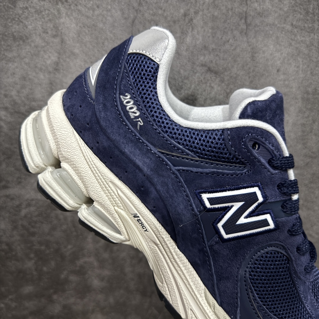 图片[7]-【纯原c版】NB New Balance M2002R 新百伦ML2002RD 蓝白色 全新版本出货 新配色陆续开发出货 品质很好 价格实惠 全套原楦原纸板原厂数据开发 原厂网纱 原装进口皮料 正确绒感卡色 正确中底拉帮中底网布细节 一比一手工擦旧效果 冲裁组合 匠心打造 耗时两个月开发完成 工艺极其复杂难度可想而知 新开独立私模大底 全网唯一正确做旧组合大底 高端零售专供产物 尺码：36 37 37.5 38 38.5 39.5 40 40.5 41.5 42 42.5 43 44 44.5 45 45.5 46.5-选品中心