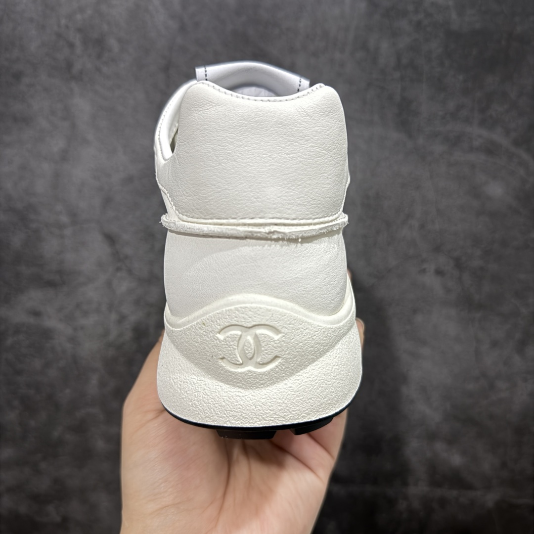 图片[4]-【东莞代购版】Chanel 25C 早春度假款运动休闲鞋 超级推荐这一季的这款运动鞋真的要入！ 轻到不得了，超薄，显脚小加上做旧复古奶白色 舒适感真的是奢侈品里的行业标杆 香奈儿25C米白色运动鞋 看着有点小老头皱巴巴但是上脚很好穿很百搭啊 chanel 25C 踩屎感运动鞋25C 另外一双鞋鞋也很软诶！ 米色也很好搭配的 喜欢爬山户外运动者可入哈哈简直不要太舒服 耐看，好穿绝对仙女款超级舒服，百搭率性的休闲运动风，飒爽又自然，演绎香奈儿的时髦女性气质 百搭小白鞋款式搭配不会出错撞色搭配活力满满啊侧面压印logo 上脚很秀 尺码： 35-40-选品中心