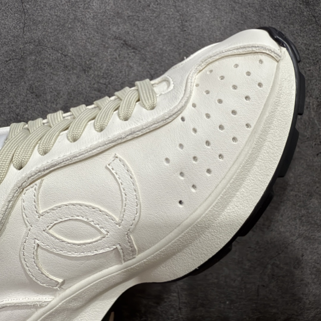 图片[6]-【东莞代购版】Chanel 25C 早春度假款运动休闲鞋 超级推荐这一季的这款运动鞋真的要入！ 轻到不得了，超薄，显脚小加上做旧复古奶白色 舒适感真的是奢侈品里的行业标杆 香奈儿25C米白色运动鞋 看着有点小老头皱巴巴但是上脚很好穿很百搭啊 chanel 25C 踩屎感运动鞋25C 另外一双鞋鞋也很软诶！ 米色也很好搭配的 喜欢爬山户外运动者可入哈哈简直不要太舒服 耐看，好穿绝对仙女款超级舒服，百搭率性的休闲运动风，飒爽又自然，演绎香奈儿的时髦女性气质 百搭小白鞋款式搭配不会出错撞色搭配活力满满啊侧面压印logo 上脚很秀 尺码： 35-40-选品中心