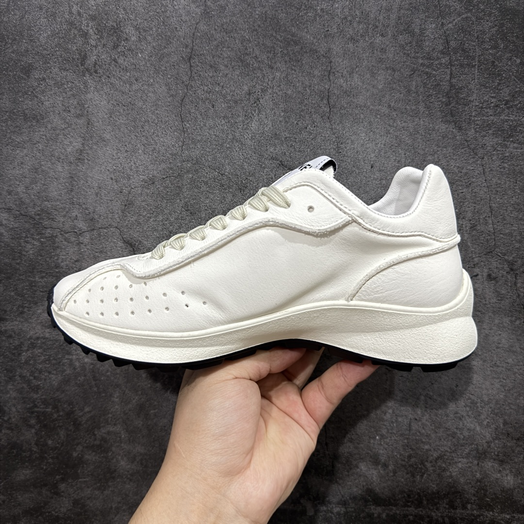 图片[2]-【东莞代购版】Chanel 25C 早春度假款运动休闲鞋 超级推荐这一季的这款运动鞋真的要入！ 轻到不得了，超薄，显脚小加上做旧复古奶白色 舒适感真的是奢侈品里的行业标杆 香奈儿25C米白色运动鞋 看着有点小老头皱巴巴但是上脚很好穿很百搭啊 chanel 25C 踩屎感运动鞋25C 另外一双鞋鞋也很软诶！ 米色也很好搭配的 喜欢爬山户外运动者可入哈哈简直不要太舒服 耐看，好穿绝对仙女款超级舒服，百搭率性的休闲运动风，飒爽又自然，演绎香奈儿的时髦女性气质 百搭小白鞋款式搭配不会出错撞色搭配活力满满啊侧面压印logo 上脚很秀 尺码： 35-40-选品中心