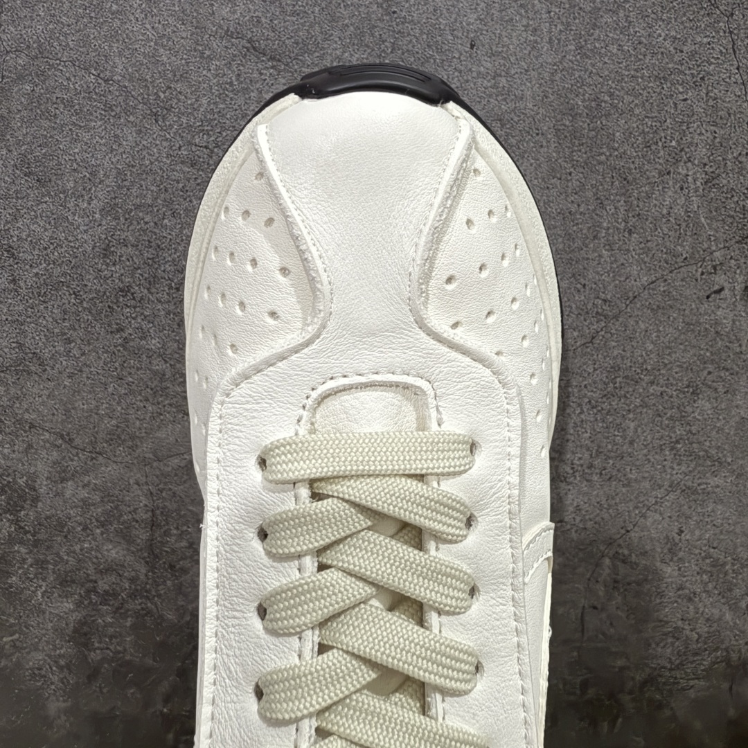 图片[5]-【东莞代购版】Chanel 25C 早春度假款运动休闲鞋 超级推荐这一季的这款运动鞋真的要入！ 轻到不得了，超薄，显脚小加上做旧复古奶白色 舒适感真的是奢侈品里的行业标杆 香奈儿25C米白色运动鞋 看着有点小老头皱巴巴但是上脚很好穿很百搭啊 chanel 25C 踩屎感运动鞋25C 另外一双鞋鞋也很软诶！ 米色也很好搭配的 喜欢爬山户外运动者可入哈哈简直不要太舒服 耐看，好穿绝对仙女款超级舒服，百搭率性的休闲运动风，飒爽又自然，演绎香奈儿的时髦女性气质 百搭小白鞋款式搭配不会出错撞色搭配活力满满啊侧面压印logo 上脚很秀 尺码： 35-40-选品中心