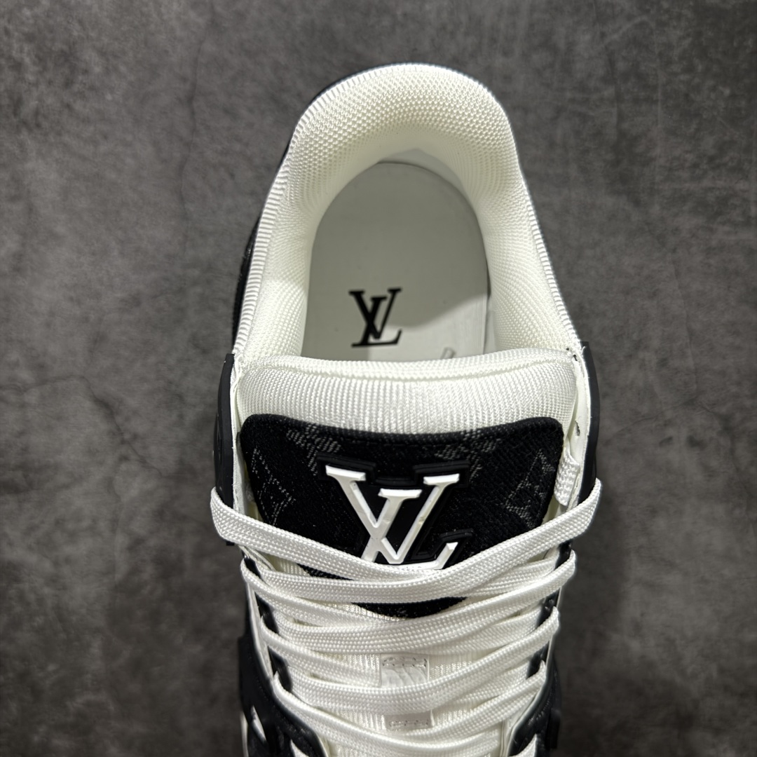 图片[8]-【顶级性价比版本】LV Trainer 白黑牛仔 双层飞机礼盒 中高端品质 价格超值不杀猪 非市面假特价版本 广东产 顶级品质 真材实料 不偷材料 市售数一数二的好货 放眼市场同价格绝对找不到比他更好的货⚠️ 工厂长期补货 价格优势供应 所有配色均原版购入开发打造 正确原版 超高还原度 空胶工艺 各细节到位 鞋面为细柔小牛皮 厚实织物鞋带正确扣子配件 正确牛仔布料无色差 图案对版对位 白色软质荔枝皮 老花压印到位 细节 版型全都没毛病 正确鞋垫 中高端零售 杀猪这个版本没毛病 品质见实拍 无需过多文案赘述！ 尺码：35 36 37 38 39 40 41 42 43 44 45 46-选品中心