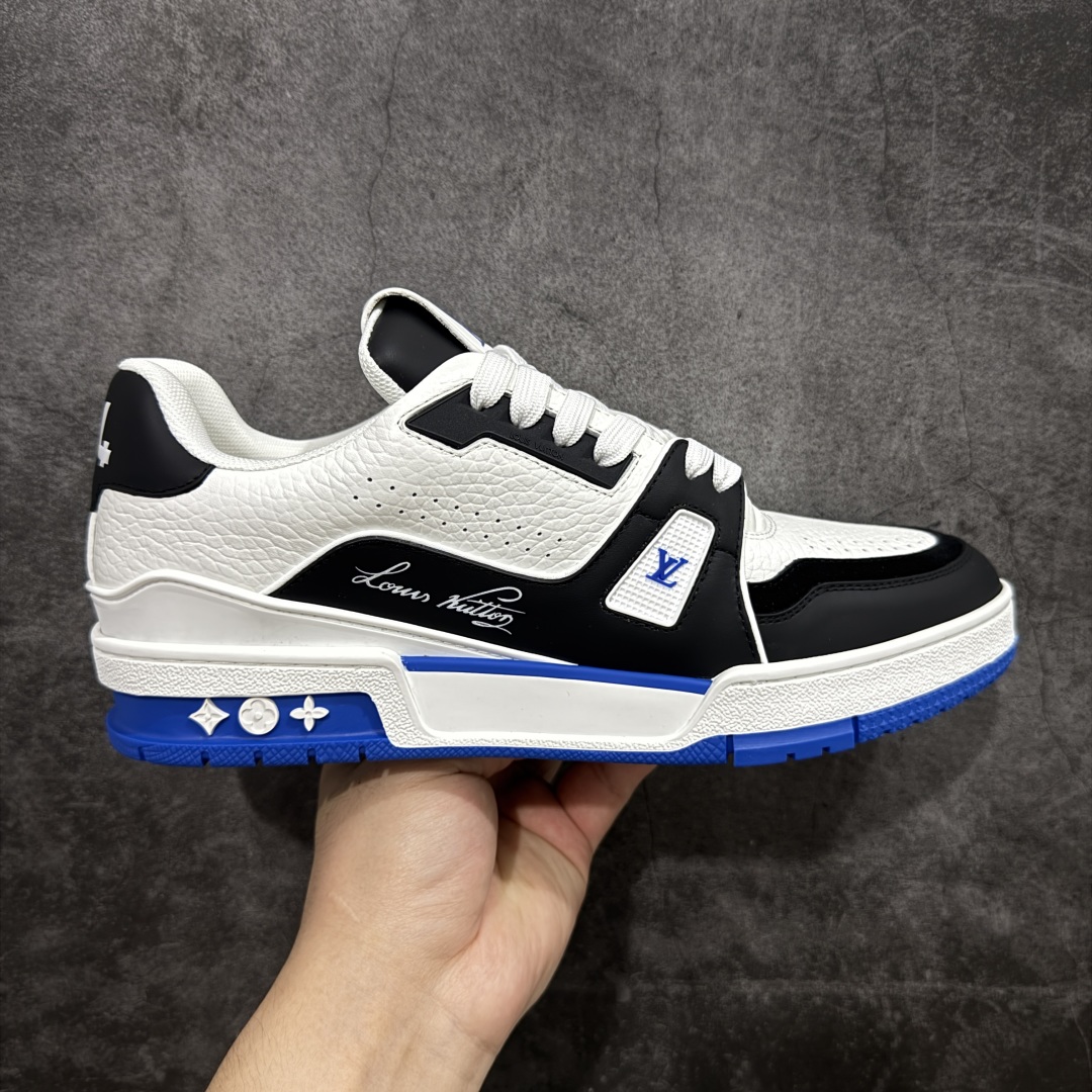 【顶级性价比版本】LV Trainer 黑白蓝 双层飞机礼盒 中高端品质 价格超值不杀猪 非市面假特价版本 广东产 顶级品质 真材实料 不偷材料 市售数一数二的好货 放眼市场同价格绝对找不到比他更好的货⚠️ 工厂长期补货 价格优势供应 所有配色均原版购入开发打造 正确原版 超高还原度 空胶工艺 各细节到位 鞋面为细柔小牛皮 厚实织物鞋带正确扣子配件 正确牛仔布料无色差 图案对版对位 白色软质荔枝皮 老花压印到位 细节 版型全都没毛病 正确鞋垫 中高端零售 杀猪这个版本没毛病 品质见实拍 无需过多文案赘述! 尺码:35 36 37 38 39 40 41 42 43 44 45 46-选品中心