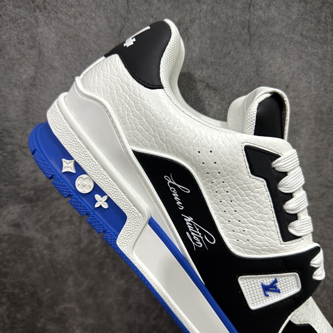 图片[7]-【顶级性价比版本】LV Trainer 黑白蓝 双层飞机礼盒 中高端品质 价格超值不杀猪 非市面假特价版本 广东产 顶级品质 真材实料 不偷材料 市售数一数二的好货 放眼市场同价格绝对找不到比他更好的货⚠️ 工厂长期补货 价格优势供应 所有配色均原版购入开发打造 正确原版 超高还原度 空胶工艺 各细节到位 鞋面为细柔小牛皮 厚实织物鞋带正确扣子配件 正确牛仔布料无色差 图案对版对位 白色软质荔枝皮 老花压印到位 细节 版型全都没毛病 正确鞋垫 中高端零售 杀猪这个版本没毛病 品质见实拍 无需过多文案赘述！ 尺码：35 36 37 38 39 40 41 42 43 44 45 46-选品中心