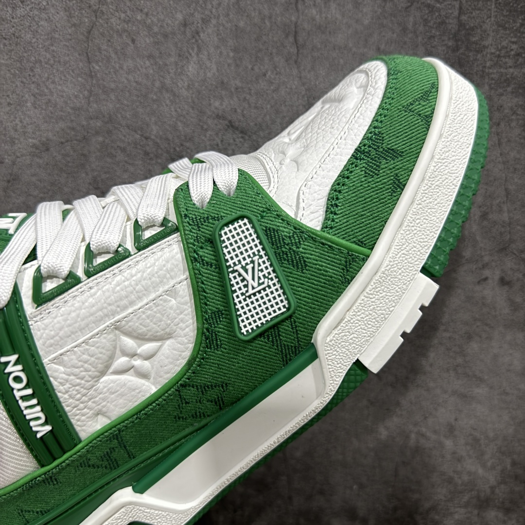 图片[6]-【顶级性价比版本】LV Trainer 白绿牛仔 双层飞机礼盒 中高端品质 价格超值不杀猪 非市面假特价版本 广东产 顶级品质 真材实料 不偷材料 市售数一数二的好货 放眼市场同价格绝对找不到比他更好的货⚠️ 工厂长期补货 价格优势供应 所有配色均原版购入开发打造 正确原版 超高还原度 空胶工艺 各细节到位 鞋面为细柔小牛皮 厚实织物鞋带正确扣子配件 正确牛仔布料无色差 图案对版对位 白色软质荔枝皮 老花压印到位 细节 版型全都没毛病 正确鞋垫 中高端零售 杀猪这个版本没毛病 品质见实拍 无需过多文案赘述！ 尺码：35 36 37 38 39 40 41 42 43 44 45-选品中心