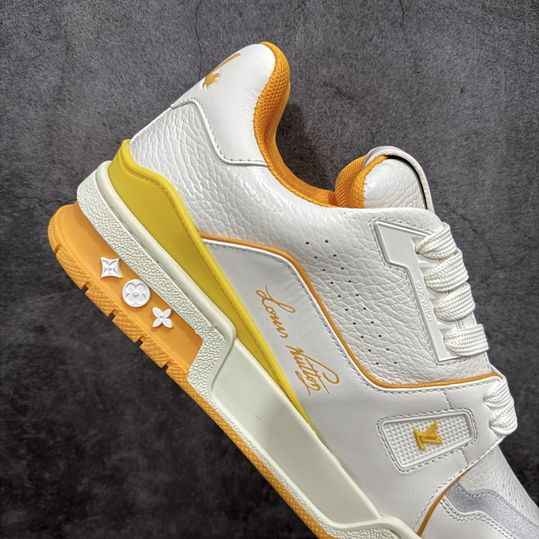 图片[7]-【顶级性价比版本】LV Trainer 白黄 双层飞机礼盒 中高端品质 价格超值不杀猪 非市面假特价版本 广东产 顶级品质 真材实料 不偷材料 市售数一数二的好货 放眼市场同价格绝对找不到比他更好的货⚠️ 工厂长期补货 价格优势供应 所有配色均原版购入开发打造 正确原版 超高还原度 空胶工艺 各细节到位 鞋面为细柔小牛皮 厚实织物鞋带正确扣子配件 正确牛仔布料无色差 图案对版对位 白色软质荔枝皮 老花压印到位 细节 版型全都没毛病 正确鞋垫 中高端零售 杀猪这个版本没毛病 品质见实拍 无需过多文案赘述！ 尺码：35 36 37 38 39 40 41 42 43 44 45-选品中心