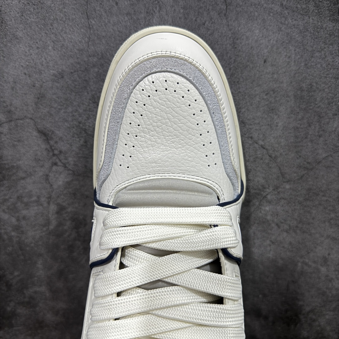 图片[5]-【顶级性价比版本】LV Trainer 白蓝 双层飞机礼盒 中高端品质 价格超值不杀猪 非市面假特价版本 广东产 顶级品质 真材实料 不偷材料 市售数一数二的好货 放眼市场同价格绝对找不到比他更好的货⚠️ 工厂长期补货 价格优势供应 所有配色均原版购入开发打造 正确原版 超高还原度 空胶工艺 各细节到位 鞋面为细柔小牛皮 厚实织物鞋带正确扣子配件 正确牛仔布料无色差 图案对版对位 白色软质荔枝皮 老花压印到位 细节 版型全都没毛病 正确鞋垫 中高端零售 杀猪这个版本没毛病 品质见实拍 无需过多文案赘述！ 尺码：35 36 37 38 39 40 41 42 43 44 45-选品中心