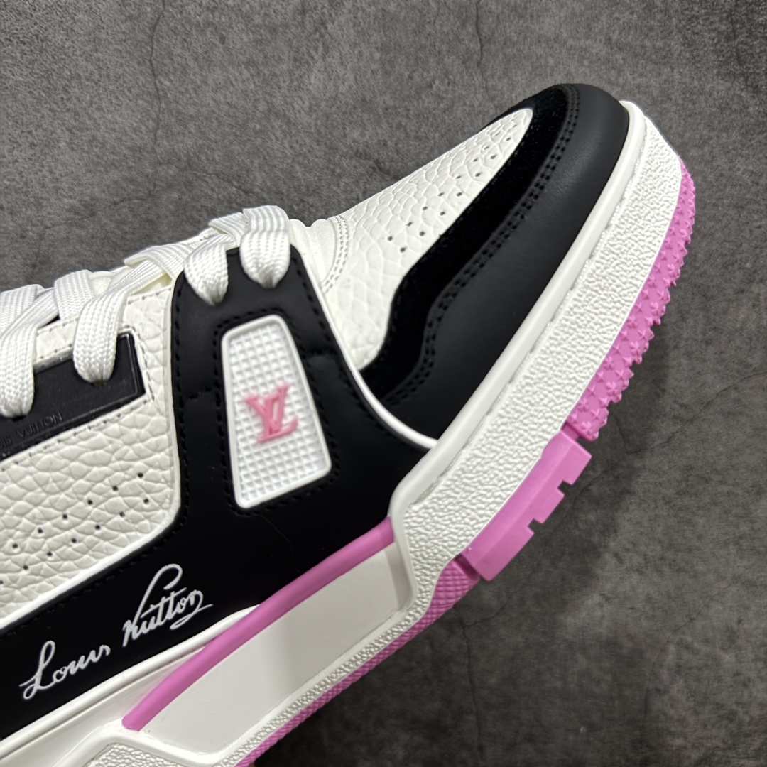 图片[6]-【顶级性价比版本】LV Trainer 黑白粉 双层飞机礼盒 中高端品质 价格超值不杀猪 非市面假特价版本 广东产 顶级品质 真材实料 不偷材料 市售数一数二的好货 放眼市场同价格绝对找不到比他更好的货⚠️ 工厂长期补货 价格优势供应 所有配色均原版购入开发打造 正确原版 超高还原度 空胶工艺 各细节到位 鞋面为细柔小牛皮 厚实织物鞋带正确扣子配件 正确牛仔布料无色差 图案对版对位 白色软质荔枝皮 老花压印到位 细节 版型全都没毛病 正确鞋垫 中高端零售 杀猪这个版本没毛病 品质见实拍 无需过多文案赘述！ 尺码：35 36 37 38-选品中心