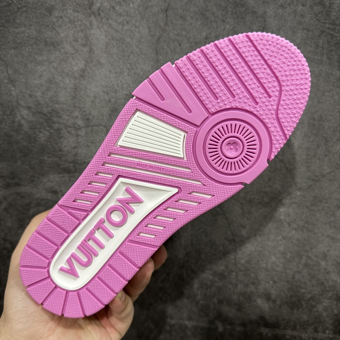 图片[9]-【顶级性价比版本】LV Trainer 黑白粉 双层飞机礼盒 中高端品质 价格超值不杀猪 非市面假特价版本 广东产 顶级品质 真材实料 不偷材料 市售数一数二的好货 放眼市场同价格绝对找不到比他更好的货⚠️ 工厂长期补货 价格优势供应 所有配色均原版购入开发打造 正确原版 超高还原度 空胶工艺 各细节到位 鞋面为细柔小牛皮 厚实织物鞋带正确扣子配件 正确牛仔布料无色差 图案对版对位 白色软质荔枝皮 老花压印到位 细节 版型全都没毛病 正确鞋垫 中高端零售 杀猪这个版本没毛病 品质见实拍 无需过多文案赘述！ 尺码：35 36 37 38-选品中心