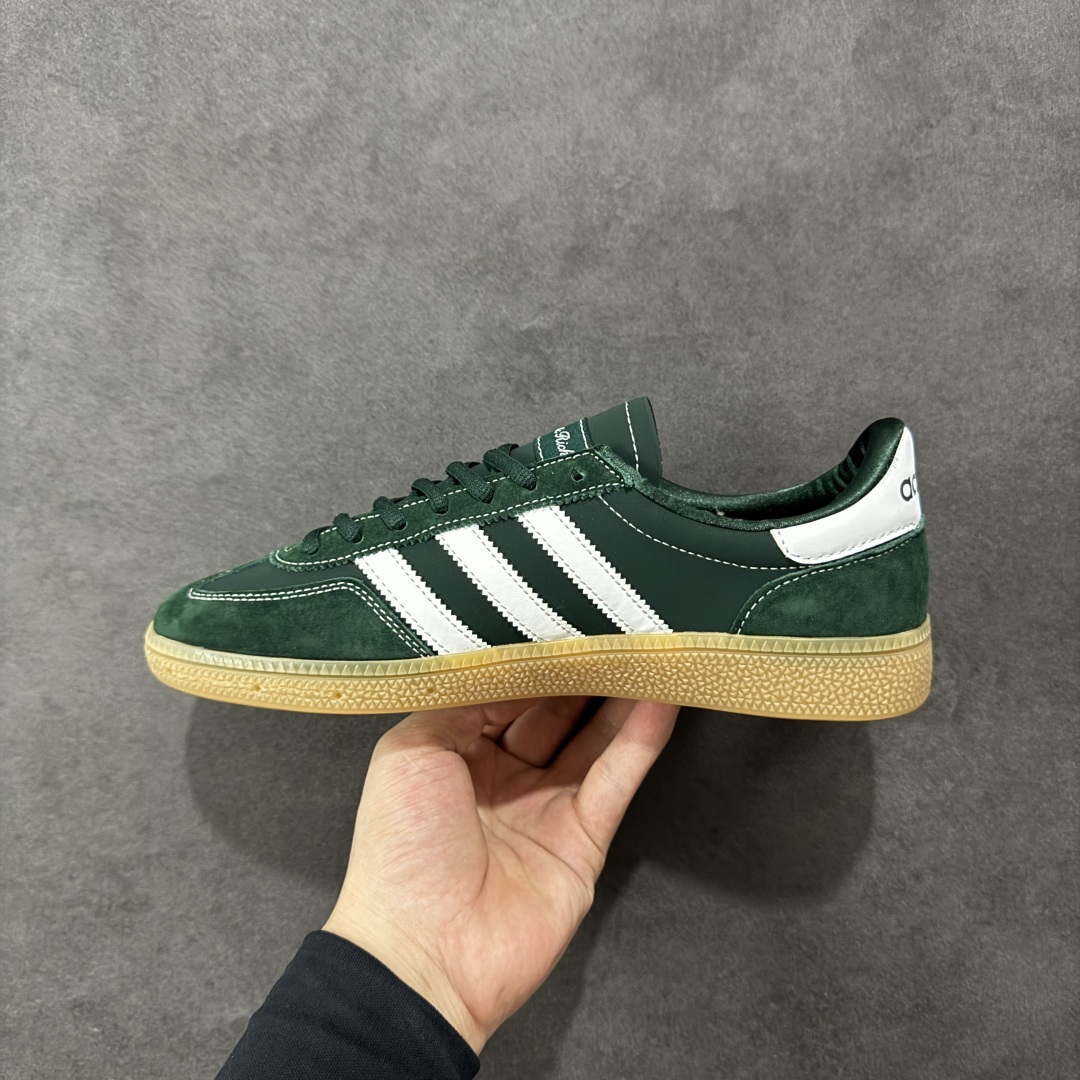 图片[2]-【正确版】Adidas Handball Spezial 官方正确版本 阿迪达斯经典款 复古休闲板鞋 全鞋采用反毛皮制作 牛筋耐磨大底 承载青春情怀的板鞋 经典三条杠装饰鞋侧 品牌辨识度清晰 货号：JP7067 尺码：36 36.5 37 38 38.5 39 40 40.5 41 42 42.5 43 44 45-选品中心
