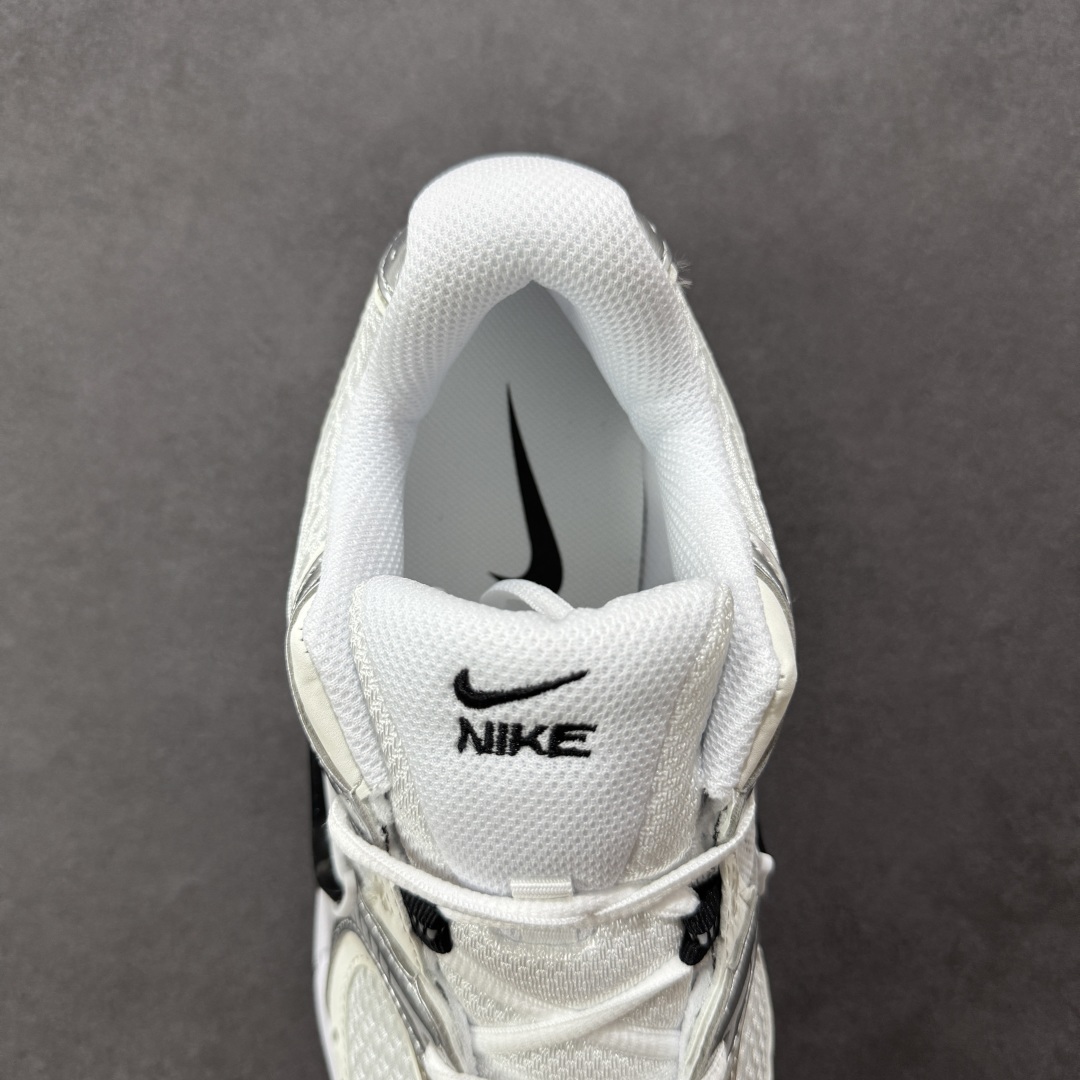 图片[7]-【公司级】NK V5 RNR 舒适百搭防滑耐磨低帮跑步鞋 HQ7901-107 舒适有型适合日常穿着 该鞋款延续千禧年经典设计搭载泡绵中底 厚实而轻盈匠心细节巧搭立体耐克勾标志焕新演绎复古跑鞋 鞋款从千禧年美学汲取灵感 混搭多种材质突显层次感立体感和传统跑步风范 尺码：36 36.5 37.5 38 38.5 39 40 40.5 41 42 42.5 43 44 44.5 45-选品中心