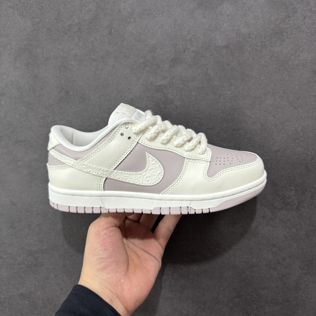 【YC纯原版】NK Dunk Low 花卉浮雕 IH0639-011 实力大厂出品 新配色陆续开发 全套原纸板楦头开发 确保原汁原味 完美呈现DUNK版型 一比一鞋头弧度高度鞋身弧度 此版本只针对中端市场 皮料材质有所更替 其他数据细节工艺流程均保持一致 绝不口嗨 细节品控鞋型随意对比 独家私模官方第六代原厂航空铝磨具打磨大底 鞋头坡度极致还原 无解鞋型 原盒原配 圈内天花板工艺 原厂玻璃冲刀 超高清洁度 全鞋零毛边皮料切割 原厂中底布点胶 中底布拉帮走线遵循公司 尺码:36 36.5 37.5 38 38.5 39 40-选品中心