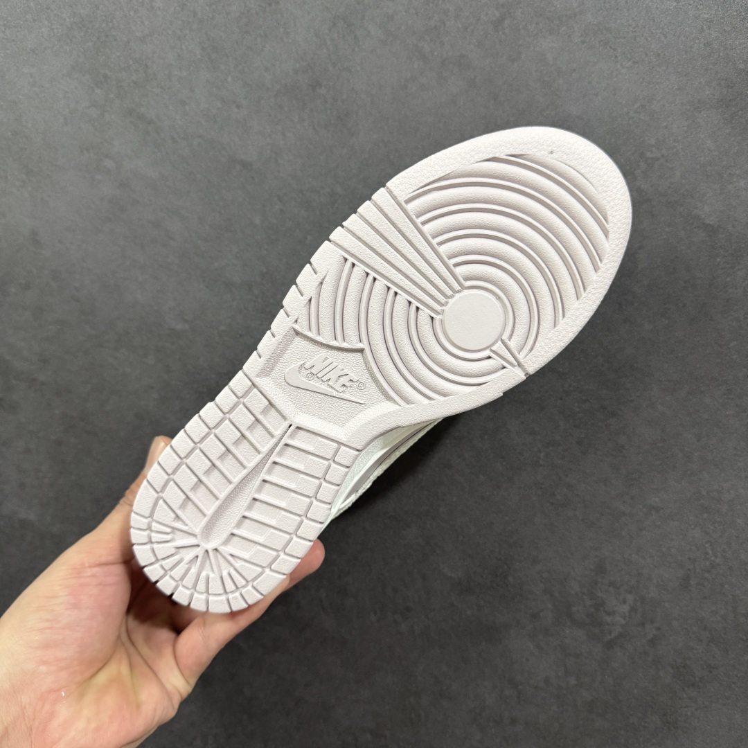 图片[9]-【YC纯原版】NK Dunk Low 花卉浮雕 IH0639-011 实力大厂出品 新配色陆续开发 全套原纸板楦头开发 确保原汁原味 完美呈现DUNK版型 一比一鞋头弧度高度鞋身弧度 此版本只针对中端市场 皮料材质有所更替 其他数据细节工艺流程均保持一致 绝不口嗨 细节品控鞋型随意对比 独家私模官方第六代原厂航空铝磨具打磨大底 鞋头坡度极致还原 无解鞋型 原盒原配 圈内天花板工艺 原厂玻璃冲刀 超高清洁度 全鞋零毛边皮料切割 原厂中底布点胶 中底布拉帮走线遵循公司 尺码：36 36.5 37.5 38 38.5 39 40-选品中心