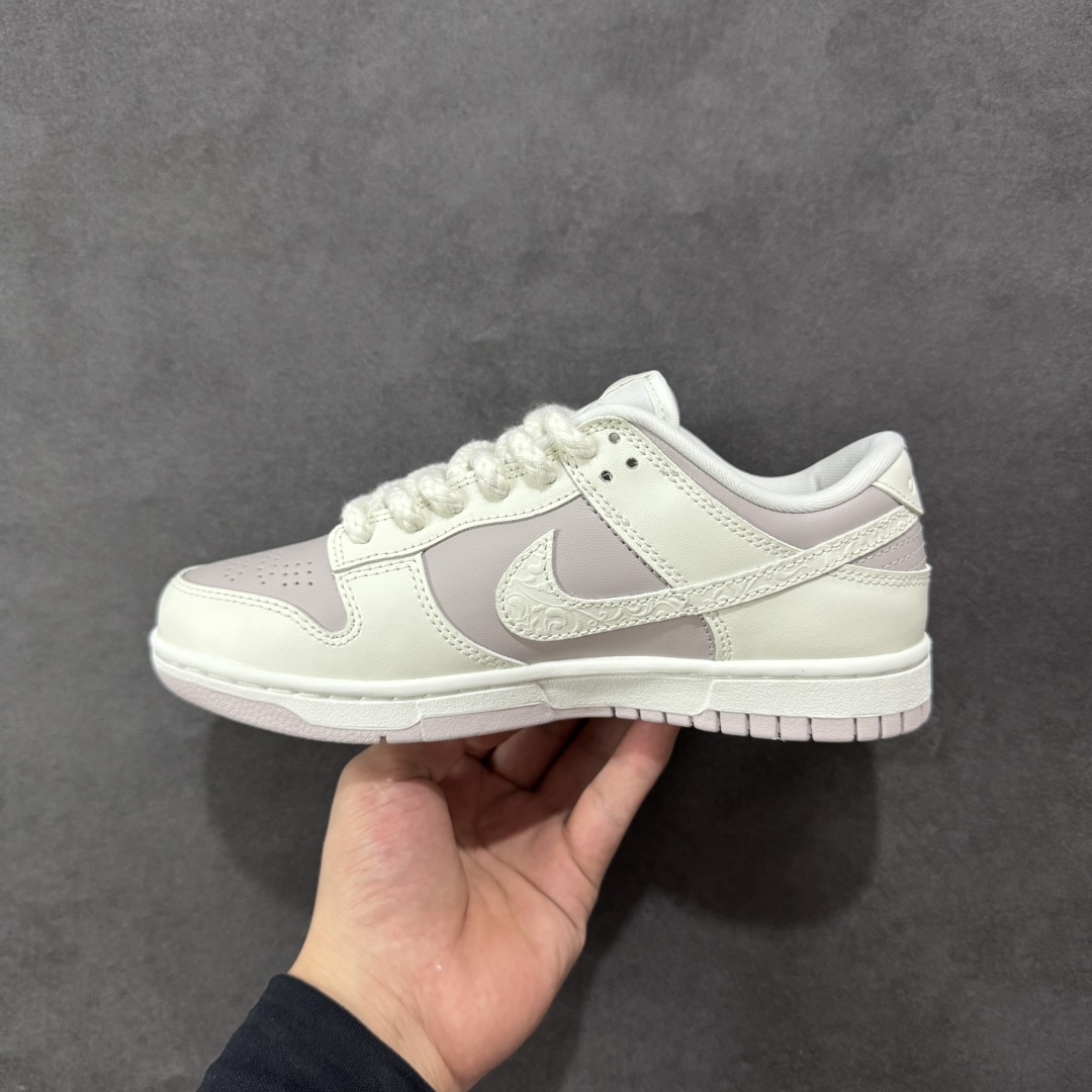 图片[2]-【YC纯原版】NK Dunk Low 花卉浮雕 IH0639-011 实力大厂出品 新配色陆续开发 全套原纸板楦头开发 确保原汁原味 完美呈现DUNK版型 一比一鞋头弧度高度鞋身弧度 此版本只针对中端市场 皮料材质有所更替 其他数据细节工艺流程均保持一致 绝不口嗨 细节品控鞋型随意对比 独家私模官方第六代原厂航空铝磨具打磨大底 鞋头坡度极致还原 无解鞋型 原盒原配 圈内天花板工艺 原厂玻璃冲刀 超高清洁度 全鞋零毛边皮料切割 原厂中底布点胶 中底布拉帮走线遵循公司 尺码：36 36.5 37.5 38 38.5 39 40-选品中心