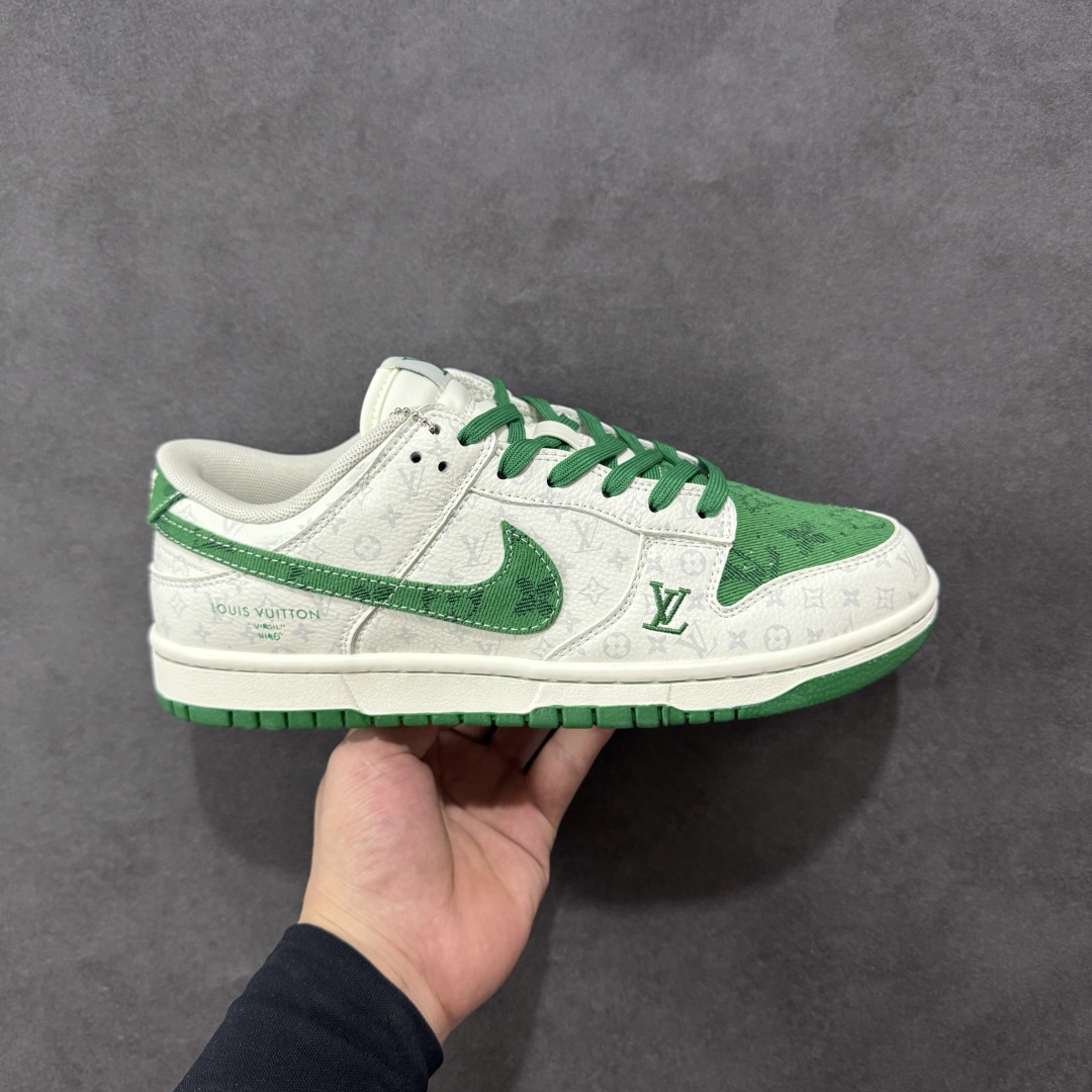 【定制版】Nike SB Dunk Low LV联名 绿色牛仔 周年高端定制 低帮休闲板鞋 SC9772-805  #定制鞋盒 大厂纯原品质出货 超高清洁度 皮料切割干净无任何毛边 细节完美   尺码:36 36.5 37.5 38 38.5 39 40 40.5 41 42 42.5 43 44 44.5 45-选品中心