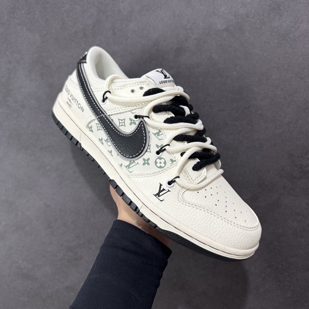 图片[3]-【定制版】Nike SB Dunk Low LV联名 米白绑带黑勾 周年高端定制 低帮休闲板鞋 YX5066-337  #定制鞋盒 大厂纯原品质出货 超高清洁度 皮料切割干净无任何毛边 细节完美   尺码：36 36.5 37.5 38 38.5 39 40 40.5 41 42 42.5 43 44 44.5 45-选品中心