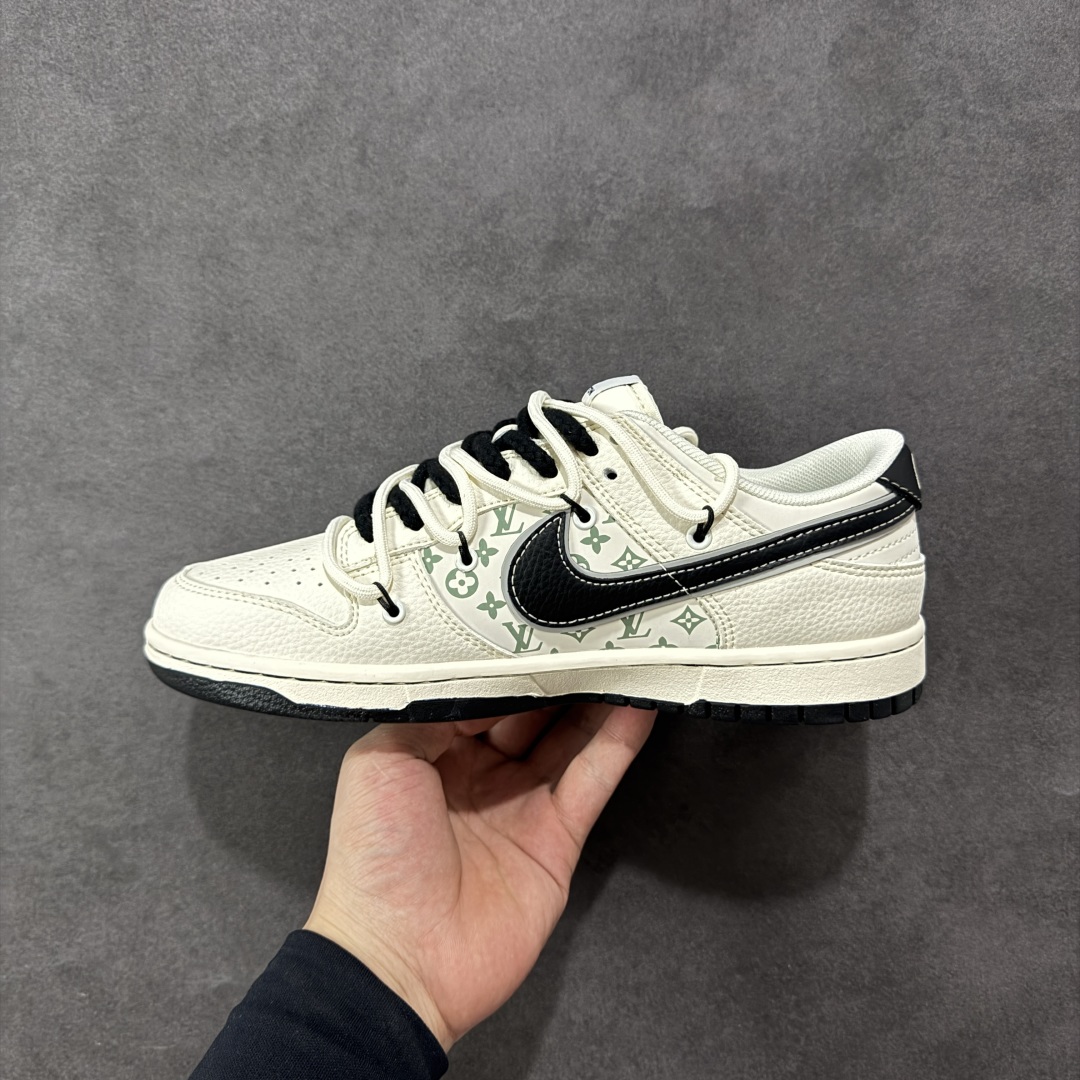 图片[2]-【定制版】Nike SB Dunk Low LV联名 米白绑带黑勾 周年高端定制 低帮休闲板鞋 YX5066-337  #定制鞋盒 大厂纯原品质出货 超高清洁度 皮料切割干净无任何毛边 细节完美   尺码：36 36.5 37.5 38 38.5 39 40 40.5 41 42 42.5 43 44 44.5 45-选品中心