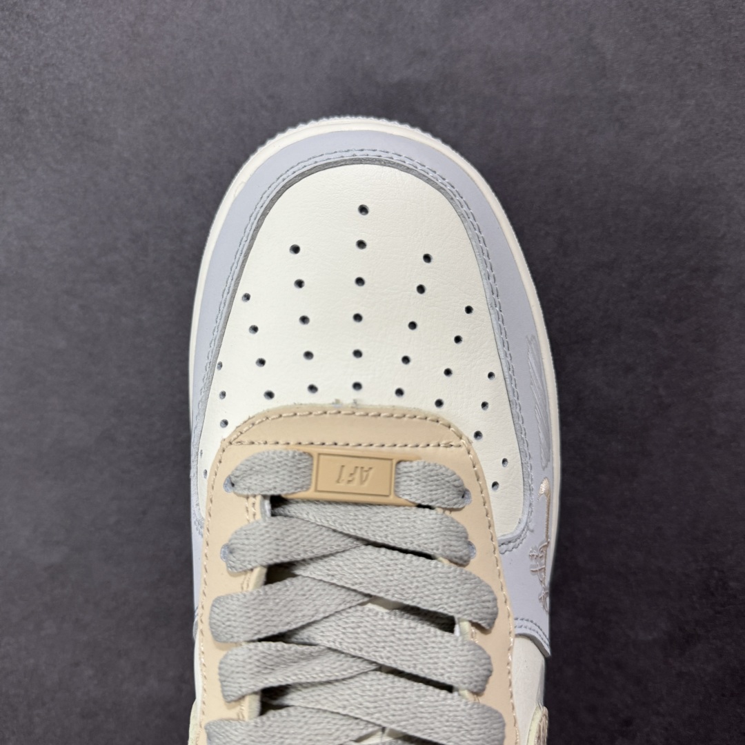 图片[8]-【定制版】Nike Air Force 1 Low 07 浅灰白小钩涂鸦 原楦头原纸板 打造纯正低帮空军版型 专注外贸渠道 全掌内置蜂窝气垫 原盒配件 原厂中底钢印、拉帮完美 货号：DB3310 111 尺码：36 36.5 37.5 38 38.5 39 40 40.5 41 42 42.5 43 44 44.5 45-选品中心
