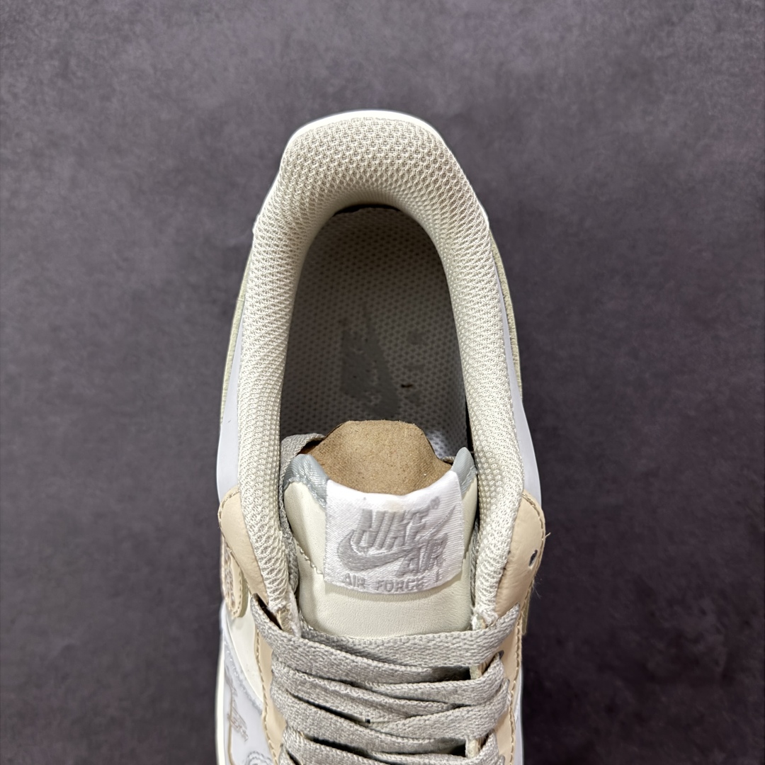 图片[7]-【定制版】Nike Air Force 1 Low 07 浅灰白小钩涂鸦 原楦头原纸板 打造纯正低帮空军版型 专注外贸渠道 全掌内置蜂窝气垫 原盒配件 原厂中底钢印、拉帮完美 货号：DB3310 111 尺码：36 36.5 37.5 38 38.5 39 40 40.5 41 42 42.5 43 44 44.5 45-选品中心