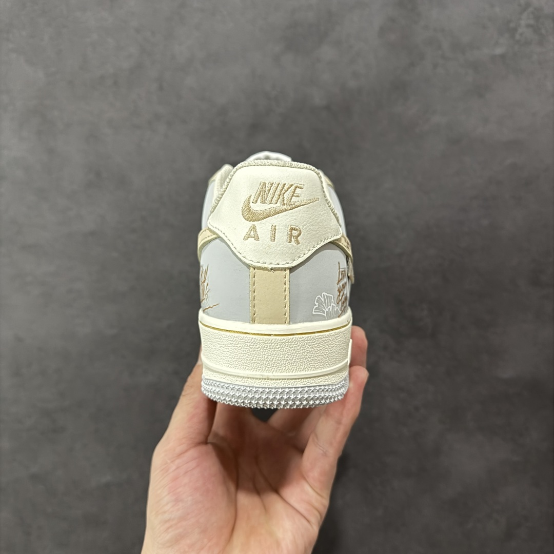 图片[4]-【定制版】Nike Air Force 1 Low 07 浅灰白小钩涂鸦 原楦头原纸板 打造纯正低帮空军版型 专注外贸渠道 全掌内置蜂窝气垫 原盒配件 原厂中底钢印、拉帮完美 货号：DB3310 111 尺码：36 36.5 37.5 38 38.5 39 40 40.5 41 42 42.5 43 44 44.5 45-选品中心