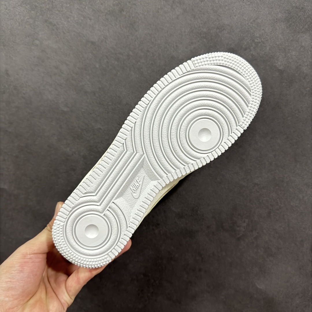 图片[9]-【定制版】Nike Air Force 1 Low 07 浅灰白小钩涂鸦 原楦头原纸板 打造纯正低帮空军版型 专注外贸渠道 全掌内置蜂窝气垫 原盒配件 原厂中底钢印、拉帮完美 货号：DB3310 111 尺码：36 36.5 37.5 38 38.5 39 40 40.5 41 42 42.5 43 44 44.5 45-选品中心