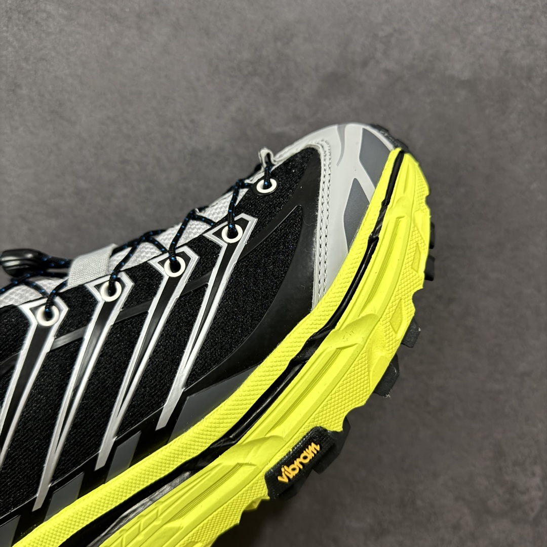 图片[5]-【公司级】HOKA ONE ONE Mafate Three 2 玛法特2.5代系列低帮轻量户外越野休闲运动慢跑鞋 上脚赞到报爆 轻盈舒适 鞋面采用超轻的无缝架构 轻薄的TPU贴在透气的鞋面材料上 减轻重量同时也保证了支撑性 鞋底采用滚动平衡技术 引导跑者回归自然步态 祖传的神奇EVA材质中底依旧是一如既往地表现优秀 能提供充足的缓震 作为HOKA家的越野跑鞋 VIBRAM 橡胶大底也是必不可少的 即便在复杂湿滑的地形 依旧能有良好的抓地力及稳定性 鞋带采用了弹性不易松脱的扁宽弹性鞋带 前掌与中掌部分也进行了加宽 也更加适合亚洲人的脚型 是一款十分全面且足够强悍的户外硬核越野鞋 日常搭配的话短裤是基本不挑 阔腿裤 工装裤以及各种长筒牛仔裤都可以 尺码：36 36.5 37.5 38 38.5 39 40 40.5 41 42 42.5 43 44 44.5 45-选品中心