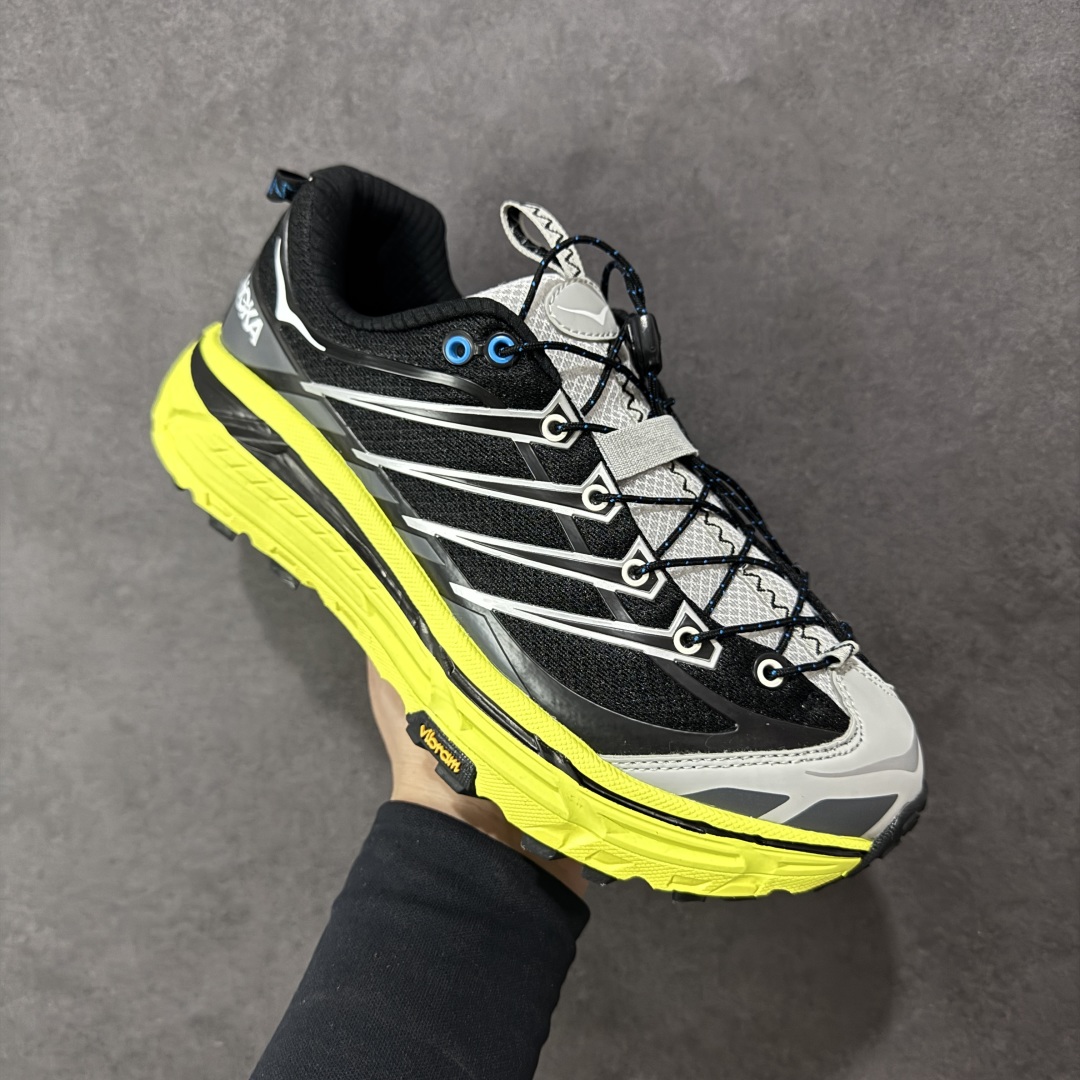 图片[3]-【公司级】HOKA ONE ONE Mafate Three 2 玛法特2.5代系列低帮轻量户外越野休闲运动慢跑鞋 上脚赞到报爆 轻盈舒适 鞋面采用超轻的无缝架构 轻薄的TPU贴在透气的鞋面材料上 减轻重量同时也保证了支撑性 鞋底采用滚动平衡技术 引导跑者回归自然步态 祖传的神奇EVA材质中底依旧是一如既往地表现优秀 能提供充足的缓震 作为HOKA家的越野跑鞋 VIBRAM 橡胶大底也是必不可少的 即便在复杂湿滑的地形 依旧能有良好的抓地力及稳定性 鞋带采用了弹性不易松脱的扁宽弹性鞋带 前掌与中掌部分也进行了加宽 也更加适合亚洲人的脚型 是一款十分全面且足够强悍的户外硬核越野鞋 日常搭配的话短裤是基本不挑 阔腿裤 工装裤以及各种长筒牛仔裤都可以 尺码：36 36.5 37.5 38 38.5 39 40 40.5 41 42 42.5 43 44 44.5 45-选品中心