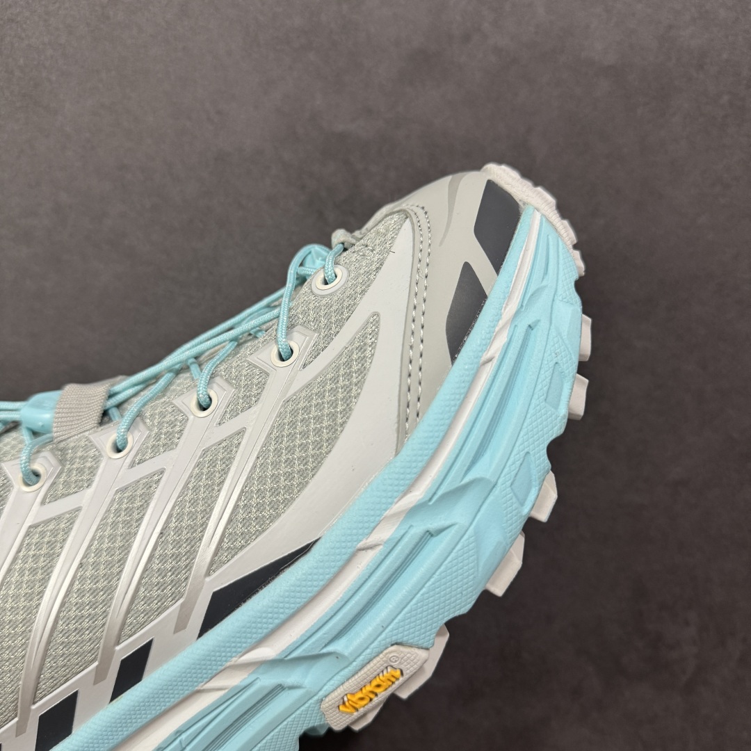 图片[5]-【公司级】HOKA ONE ONE Mafate Three 2 玛法特2.5代系列低帮轻量户外越野休闲运动慢跑鞋 上脚赞到报爆 轻盈舒适 鞋面采用超轻的无缝架构 轻薄的TPU贴在透气的鞋面材料上 减轻重量同时也保证了支撑性 鞋底采用滚动平衡技术 引导跑者回归自然步态 祖传的神奇EVA材质中底依旧是一如既往地表现优秀 能提供充足的缓震 作为HOKA家的越野跑鞋 VIBRAM 橡胶大底也是必不可少的 即便在复杂湿滑的地形 依旧能有良好的抓地力及稳定性 鞋带采用了弹性不易松脱的扁宽弹性鞋带 前掌与中掌部分也进行了加宽 也更加适合亚洲人的脚型 是一款十分全面且足够强悍的户外硬核越野鞋 日常搭配的话短裤是基本不挑 阔腿裤 工装裤以及各种长筒牛仔裤都可以 尺码：36 36.5 37.5 38 38.5 39 40 40.5 41 42 42.5 43 44 44.5 45-选品中心