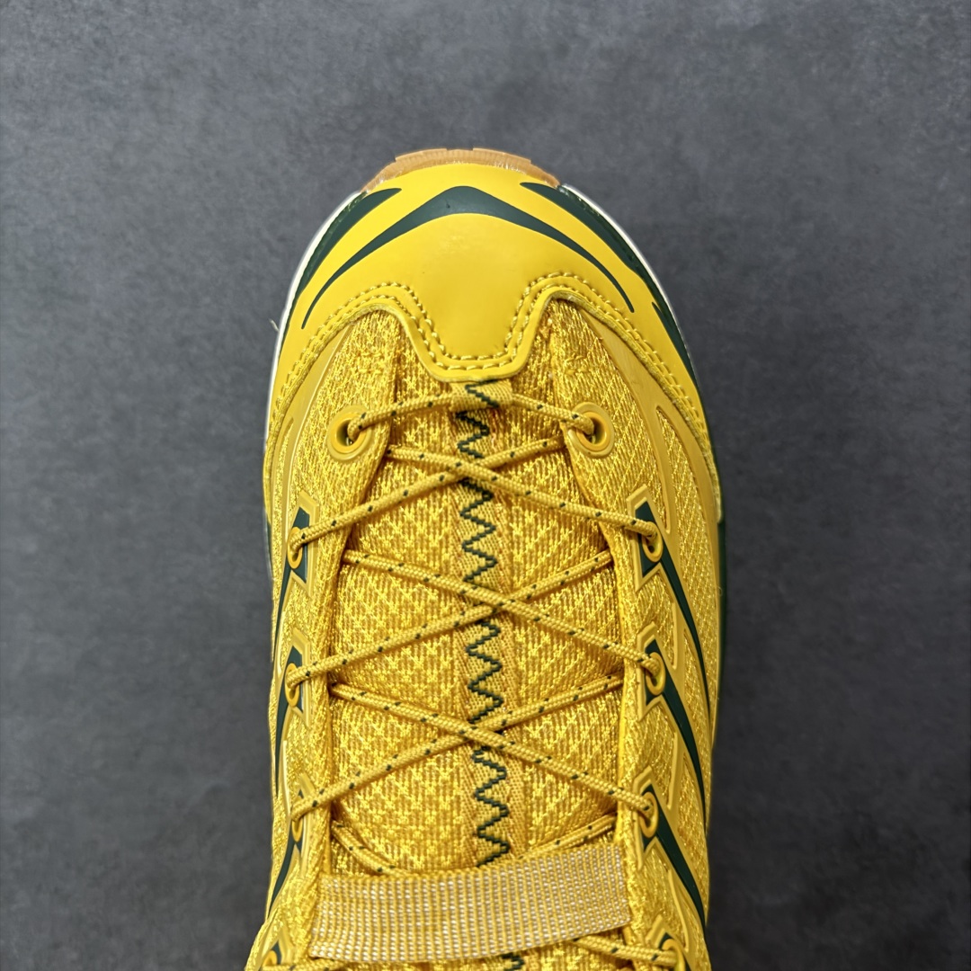 图片[8]-【公司级】HOKA ONE ONE Mafate Three 2 玛法特2.5代系列低帮轻量户外越野休闲运动慢跑鞋 上脚赞到报爆 轻盈舒适 鞋面采用超轻的无缝架构 轻薄的TPU贴在透气的鞋面材料上 减轻重量同时也保证了支撑性 鞋底采用滚动平衡技术 引导跑者回归自然步态 祖传的神奇EVA材质中底依旧是一如既往地表现优秀 能提供充足的缓震 作为HOKA家的越野跑鞋 VIBRAM 橡胶大底也是必不可少的 即便在复杂湿滑的地形 依旧能有良好的抓地力及稳定性 鞋带采用了弹性不易松脱的扁宽弹性鞋带 前掌与中掌部分也进行了加宽 也更加适合亚洲人的脚型 是一款十分全面且足够强悍的户外硬核越野鞋 日常搭配的话短裤是基本不挑 阔腿裤 工装裤以及各种长筒牛仔裤都可以 尺码：36 36.5 37.5 38 38.5 39 40 40.5 41 42 42.5 43 44 44.5 45-选品中心