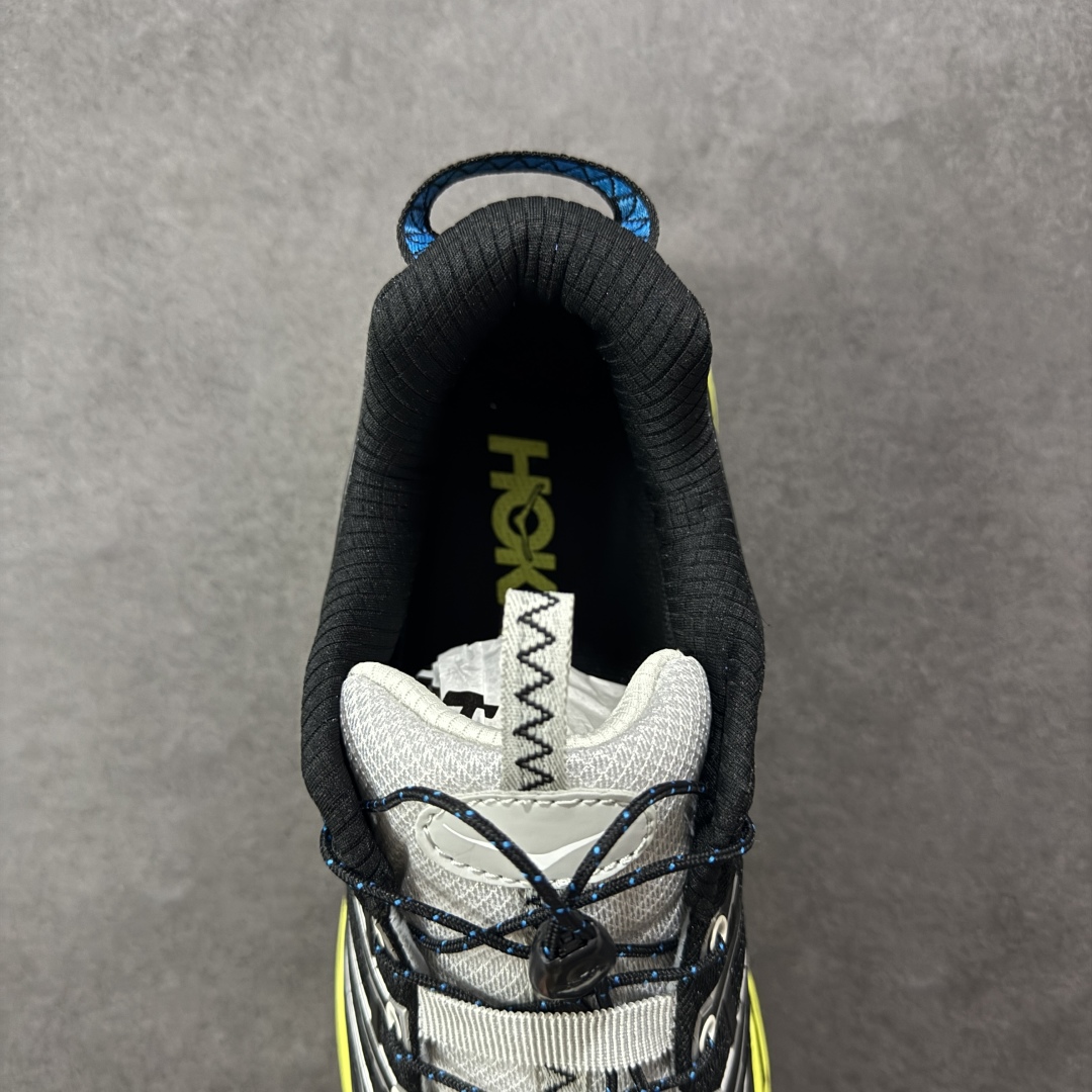 图片[7]-【公司级】HOKA ONE ONE Mafate Three 2 玛法特2.5代系列低帮轻量户外越野休闲运动慢跑鞋 上脚赞到报爆 轻盈舒适 鞋面采用超轻的无缝架构 轻薄的TPU贴在透气的鞋面材料上 减轻重量同时也保证了支撑性 鞋底采用滚动平衡技术 引导跑者回归自然步态 祖传的神奇EVA材质中底依旧是一如既往地表现优秀 能提供充足的缓震 作为HOKA家的越野跑鞋 VIBRAM 橡胶大底也是必不可少的 即便在复杂湿滑的地形 依旧能有良好的抓地力及稳定性 鞋带采用了弹性不易松脱的扁宽弹性鞋带 前掌与中掌部分也进行了加宽 也更加适合亚洲人的脚型 是一款十分全面且足够强悍的户外硬核越野鞋 日常搭配的话短裤是基本不挑 阔腿裤 工装裤以及各种长筒牛仔裤都可以 尺码：36 36.5 37.5 38 38.5 39 40 40.5 41 42 42.5 43 44 44.5 45-选品中心