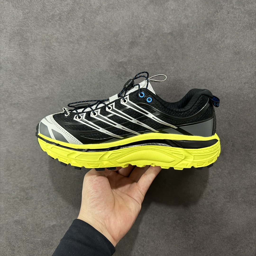 图片[2]-【公司级】HOKA ONE ONE Mafate Three 2 玛法特2.5代系列低帮轻量户外越野休闲运动慢跑鞋 上脚赞到报爆 轻盈舒适 鞋面采用超轻的无缝架构 轻薄的TPU贴在透气的鞋面材料上 减轻重量同时也保证了支撑性 鞋底采用滚动平衡技术 引导跑者回归自然步态 祖传的神奇EVA材质中底依旧是一如既往地表现优秀 能提供充足的缓震 作为HOKA家的越野跑鞋 VIBRAM 橡胶大底也是必不可少的 即便在复杂湿滑的地形 依旧能有良好的抓地力及稳定性 鞋带采用了弹性不易松脱的扁宽弹性鞋带 前掌与中掌部分也进行了加宽 也更加适合亚洲人的脚型 是一款十分全面且足够强悍的户外硬核越野鞋 日常搭配的话短裤是基本不挑 阔腿裤 工装裤以及各种长筒牛仔裤都可以 尺码：36 36.5 37.5 38 38.5 39 40 40.5 41 42 42.5 43 44 44.5 45-选品中心