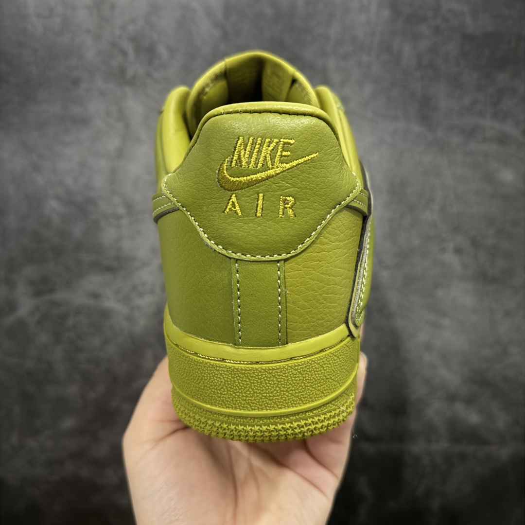 图片[4]-【S2纯原】CPFM x NK Air Force 1 Low 空军一号系列低帮 S2纯原生产线出品 经典百搭休闲运动板鞋“联名放大补丁字母”近日，A$AP Bari 在其官方社交媒体上预告了 Cactus Plant Flea Market(CPFM) 和 Nike Air Force 1 Low 的全新配色。 #此次全新推出的紫色和苔藓绿配色，保留了原始黑白版本的标志性风格，均采用皮革鞋面、尼龙鞋舌、带有反光底衬的「AIR SUNSHINE」及同色 AF1 橡胶鞋底。 货号：FQ7069-300 尺码：36 36.5 37.5 38 38.5 39 40 40.5 41 42 42.5 43 44 44.5 45 46 47.5-选品中心