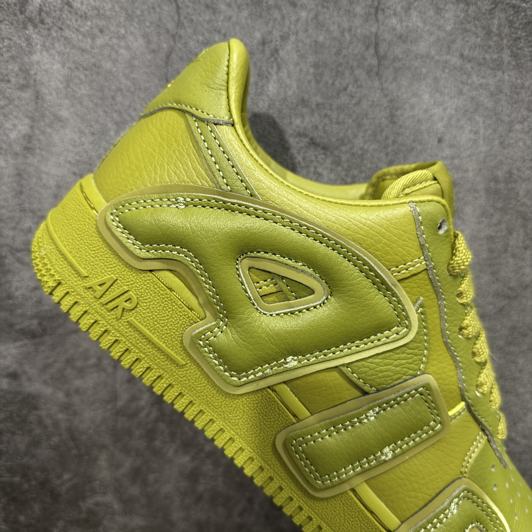 图片[7]-【S2纯原】CPFM x NK Air Force 1 Low 空军一号系列低帮 S2纯原生产线出品 经典百搭休闲运动板鞋“联名放大补丁字母”近日，A$AP Bari 在其官方社交媒体上预告了 Cactus Plant Flea Market(CPFM) 和 Nike Air Force 1 Low 的全新配色。 #此次全新推出的紫色和苔藓绿配色，保留了原始黑白版本的标志性风格，均采用皮革鞋面、尼龙鞋舌、带有反光底衬的「AIR SUNSHINE」及同色 AF1 橡胶鞋底。 货号：FQ7069-300 尺码：36 36.5 37.5 38 38.5 39 40 40.5 41 42 42.5 43 44 44.5 45 46 47.5-选品中心