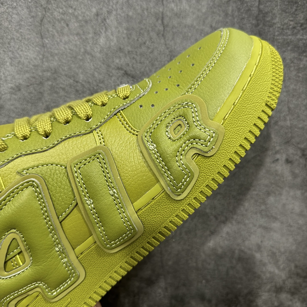 图片[6]-【S2纯原】CPFM x NK Air Force 1 Low 空军一号系列低帮 S2纯原生产线出品 经典百搭休闲运动板鞋“联名放大补丁字母”近日，A$AP Bari 在其官方社交媒体上预告了 Cactus Plant Flea Market(CPFM) 和 Nike Air Force 1 Low 的全新配色。 #此次全新推出的紫色和苔藓绿配色，保留了原始黑白版本的标志性风格，均采用皮革鞋面、尼龙鞋舌、带有反光底衬的「AIR SUNSHINE」及同色 AF1 橡胶鞋底。 货号：FQ7069-300 尺码：36 36.5 37.5 38 38.5 39 40 40.5 41 42 42.5 43 44 44.5 45 46 47.5-选品中心