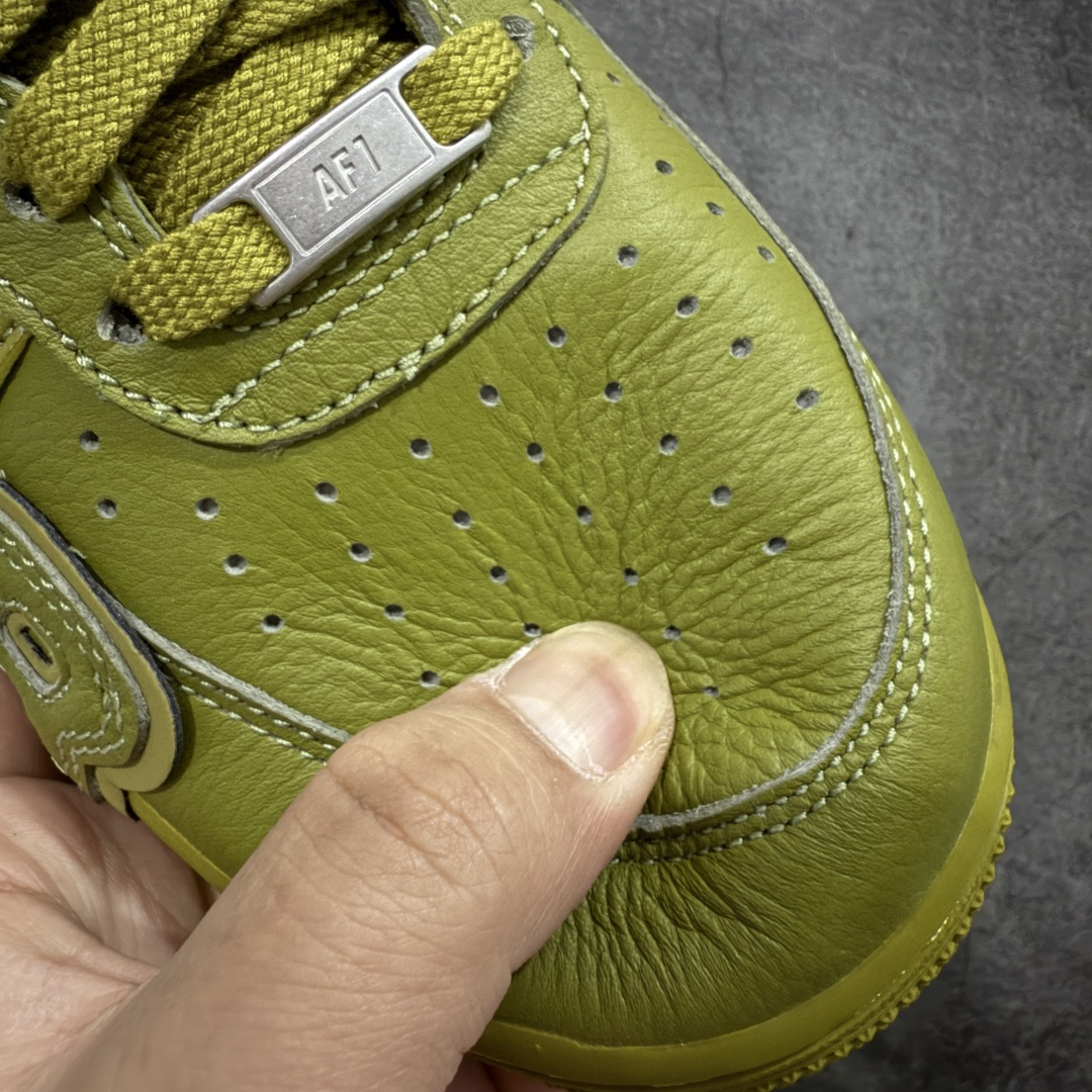 图片[4]-【S2纯原】CPFM x NK Air Force 1 Low 空军一号系列低帮 S2纯原生产线出品 经典百搭休闲运动板鞋“联名放大补丁字母”近日，A$AP Bari 在其官方社交媒体上预告了 Cactus Plant Flea Market(CPFM) 和 Nike Air Force 1 Low 的全新配色。 #此次全新推出的紫色和苔藓绿配色，保留了原始黑白版本的标志性风格，均采用皮革鞋面、尼龙鞋舌、带有反光底衬的「AIR SUNSHINE」及同色 AF1 橡胶鞋底。 货号：FQ7069-300 尺码：36 36.5 37.5 38 38.5 39 40 40.5 41 42 42.5 43 44 44.5 45 46 47.5-选品中心