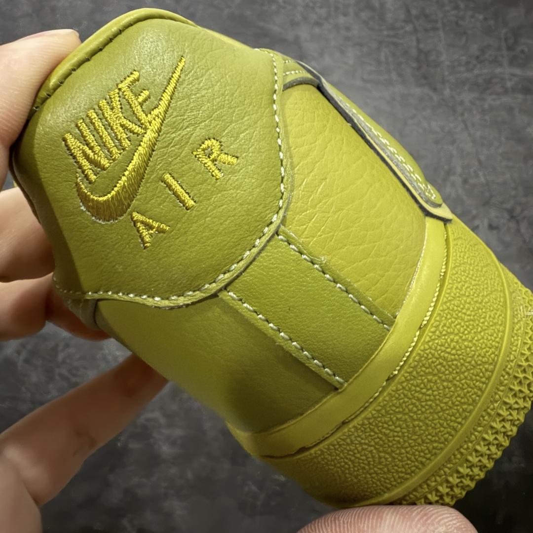 图片[2]-【S2纯原】CPFM x NK Air Force 1 Low 空军一号系列低帮 S2纯原生产线出品 经典百搭休闲运动板鞋“联名放大补丁字母”近日，A$AP Bari 在其官方社交媒体上预告了 Cactus Plant Flea Market(CPFM) 和 Nike Air Force 1 Low 的全新配色。 #此次全新推出的紫色和苔藓绿配色，保留了原始黑白版本的标志性风格，均采用皮革鞋面、尼龙鞋舌、带有反光底衬的「AIR SUNSHINE」及同色 AF1 橡胶鞋底。 货号：FQ7069-300 尺码：36 36.5 37.5 38 38.5 39 40 40.5 41 42 42.5 43 44 44.5 45 46 47.5-选品中心