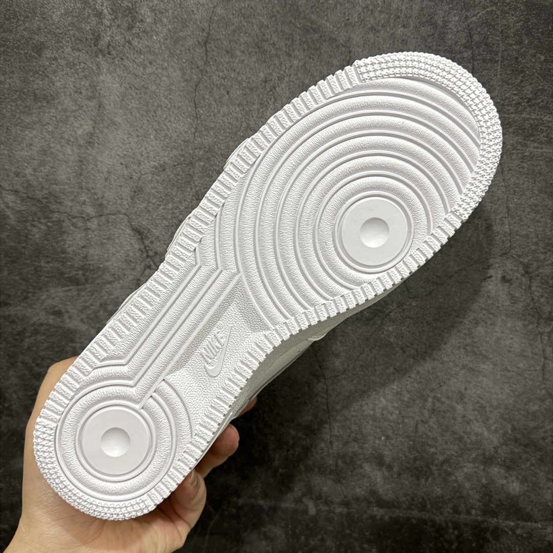 图片[9]-【S2纯原】CPFM x NK Air Force 1 Low 空军一号系列低帮 S2纯原生产线出品 经典百搭休闲运动板鞋“联名放大补丁字母”近日，A$AP Bari 在其官方社交媒体上预告了 Cactus Plant Flea Market(CPFM) 和 Nike Air Force 1 Low 的全新配色。 #此次全新推出的紫色和苔藓绿配色，保留了原始黑白版本的标志性风格，均采用皮革鞋面、尼龙鞋舌、带有反光底衬的「AIR SUNSHINE」及同色 AF1 橡胶鞋底。 货号：FQ7069-100 尺码：39 40 40.5 41 42 42.5 43 44 44.5 45 46 47.5-选品中心